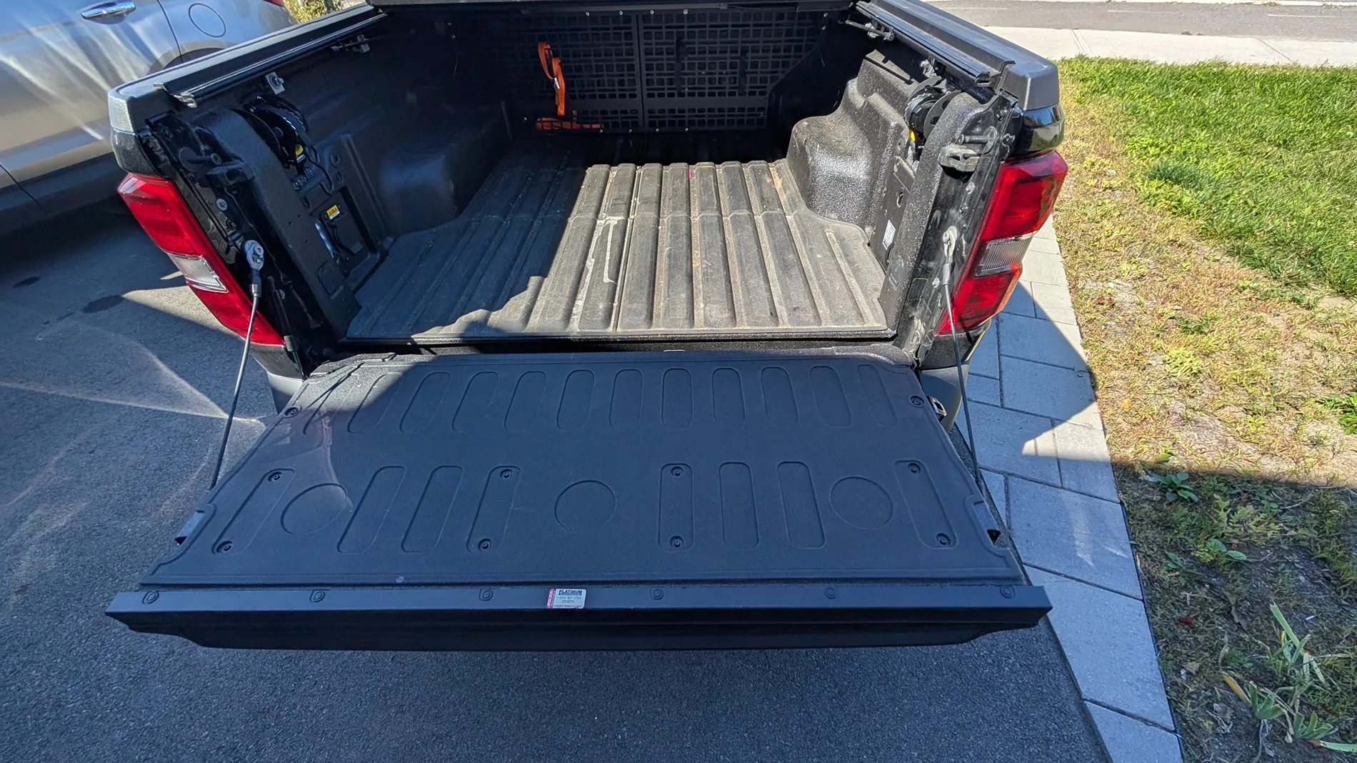 Ford Maverick Review: Maxzina Tail Gate Assist, Tail Gate Mat and Hood Water Barrier PXL_20250915_172121551