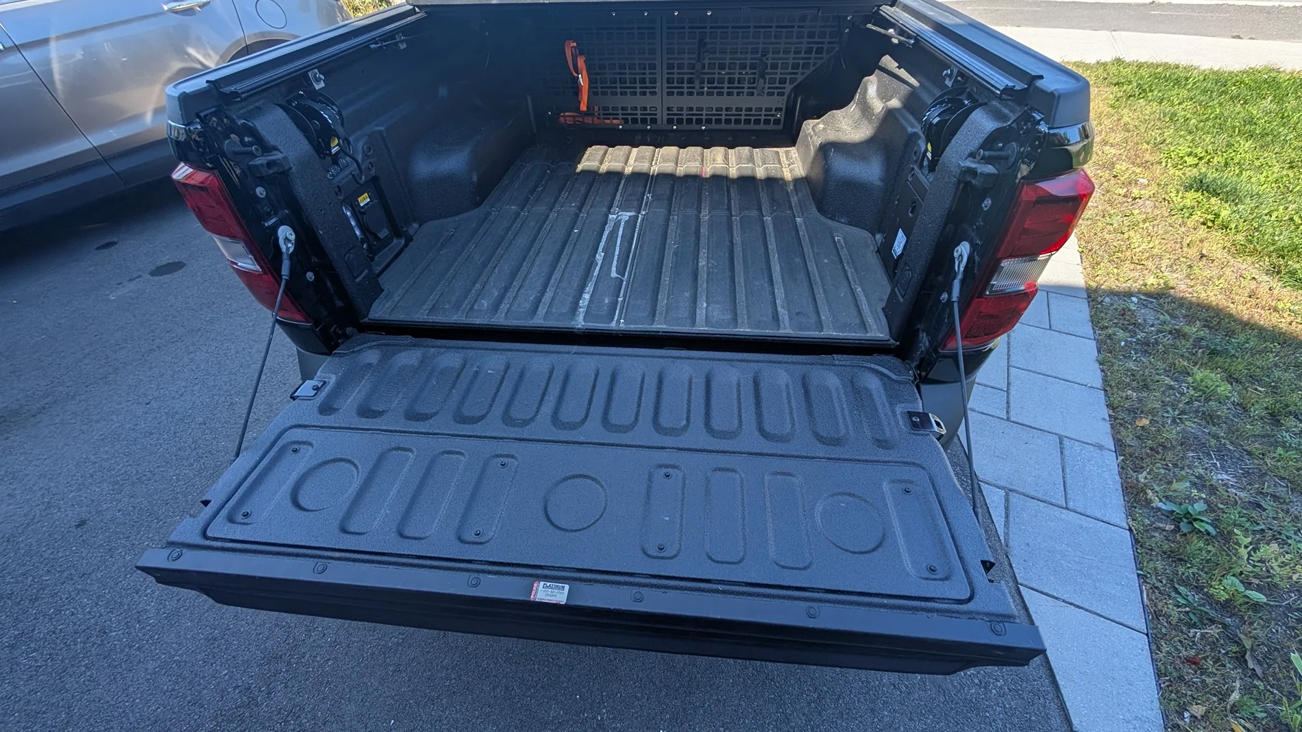 Ford Maverick Review: Maxzina Tail Gate Assist, Tail Gate Mat and Hood Water Barrier PXL_20250915_162642179.MP