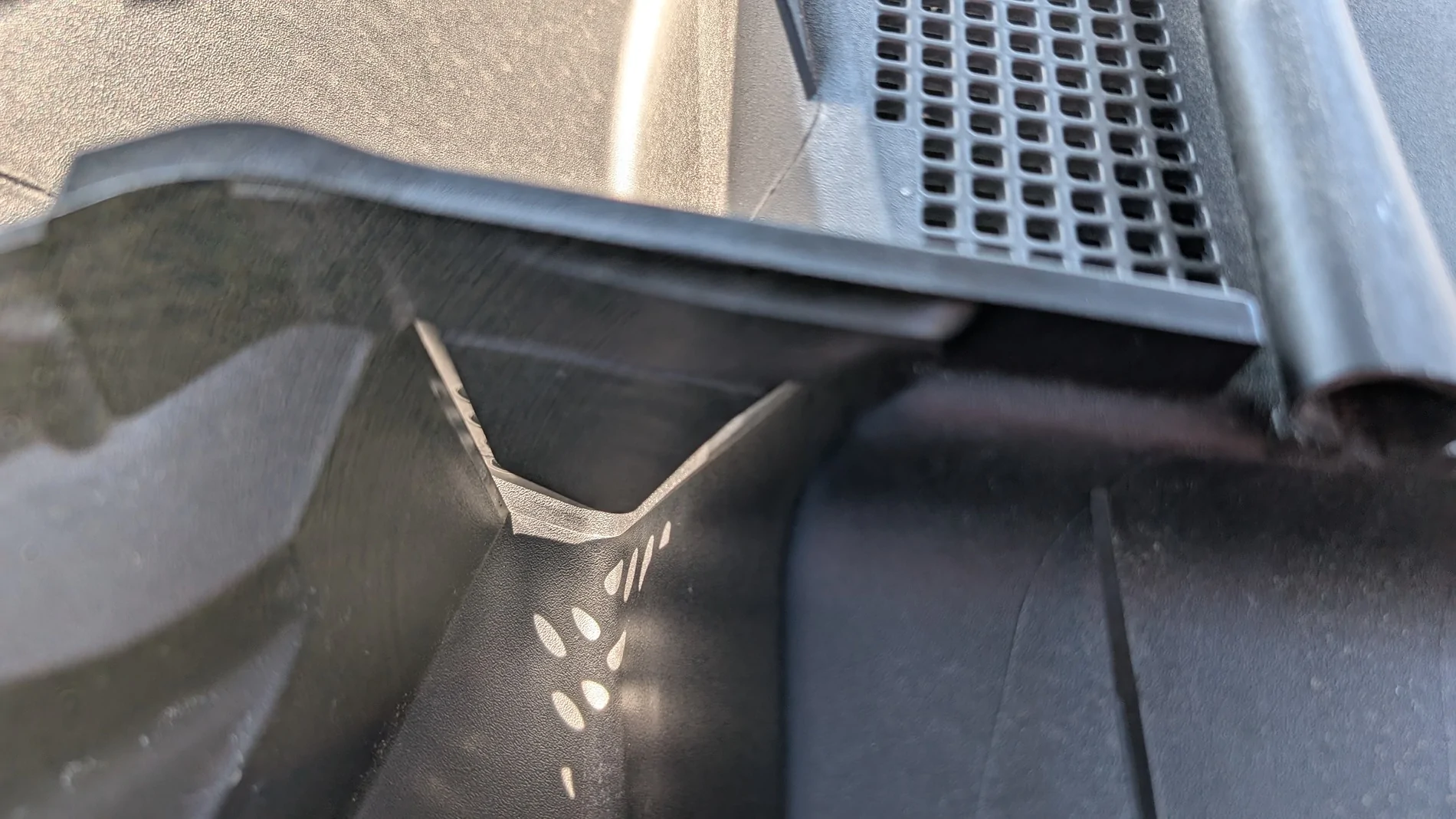 Ford Maverick Review: Maxzina Tail Gate Assist, Tail Gate Mat and Hood Water Barrier PXL_20250915_175801520