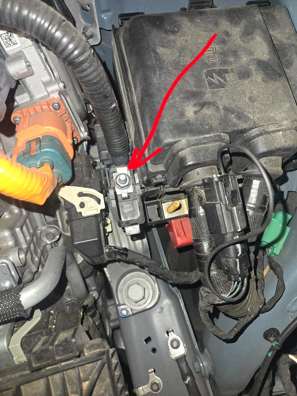 Ford Maverick Thread Size of Positive Terminal on Hybrid 20250917_215816