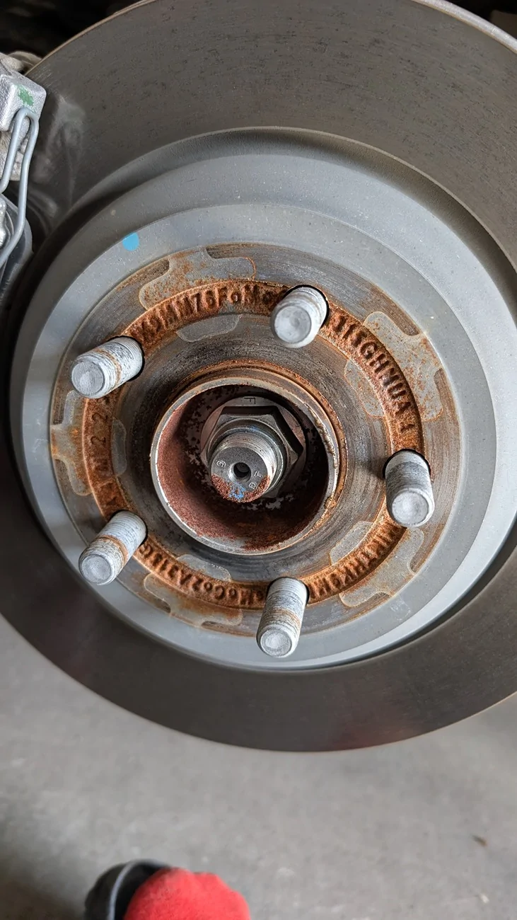 Ford Maverick Early rust on the wheel nut. 1000002492