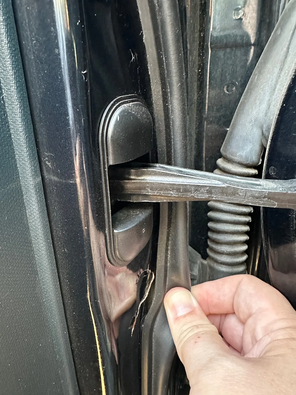 Ford Maverick 22 Lariat - Broken driver side Door Check IMG_4760