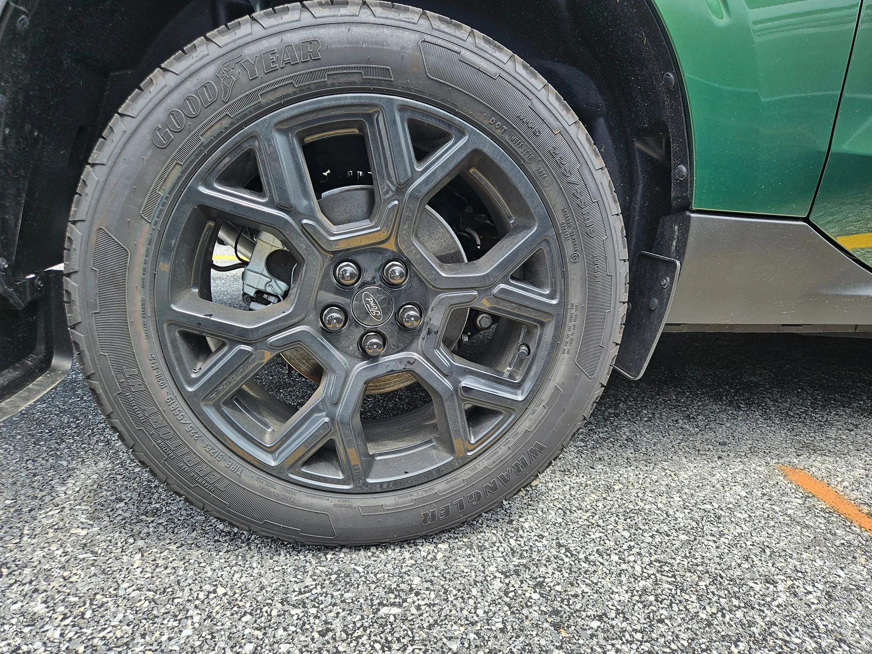 Ford Maverick Matching valve stem cap color 1000006519