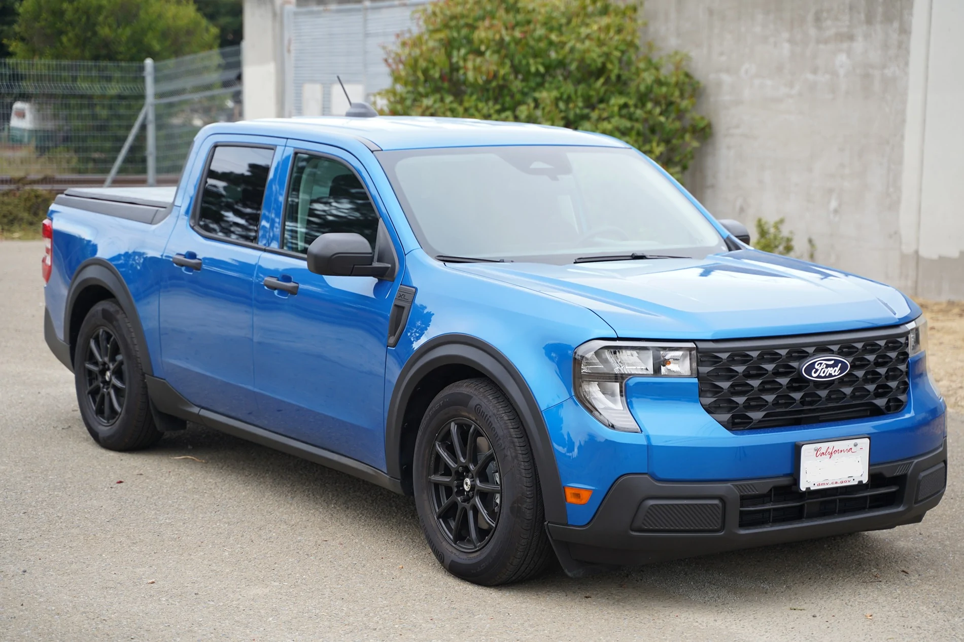 Ford Maverick New member. Lowered 2025 Maverick Hybrid XL Velocity Blue Build, Konig Control Wheels, Mabett Fender Flares and Seat Covers. DSC02509