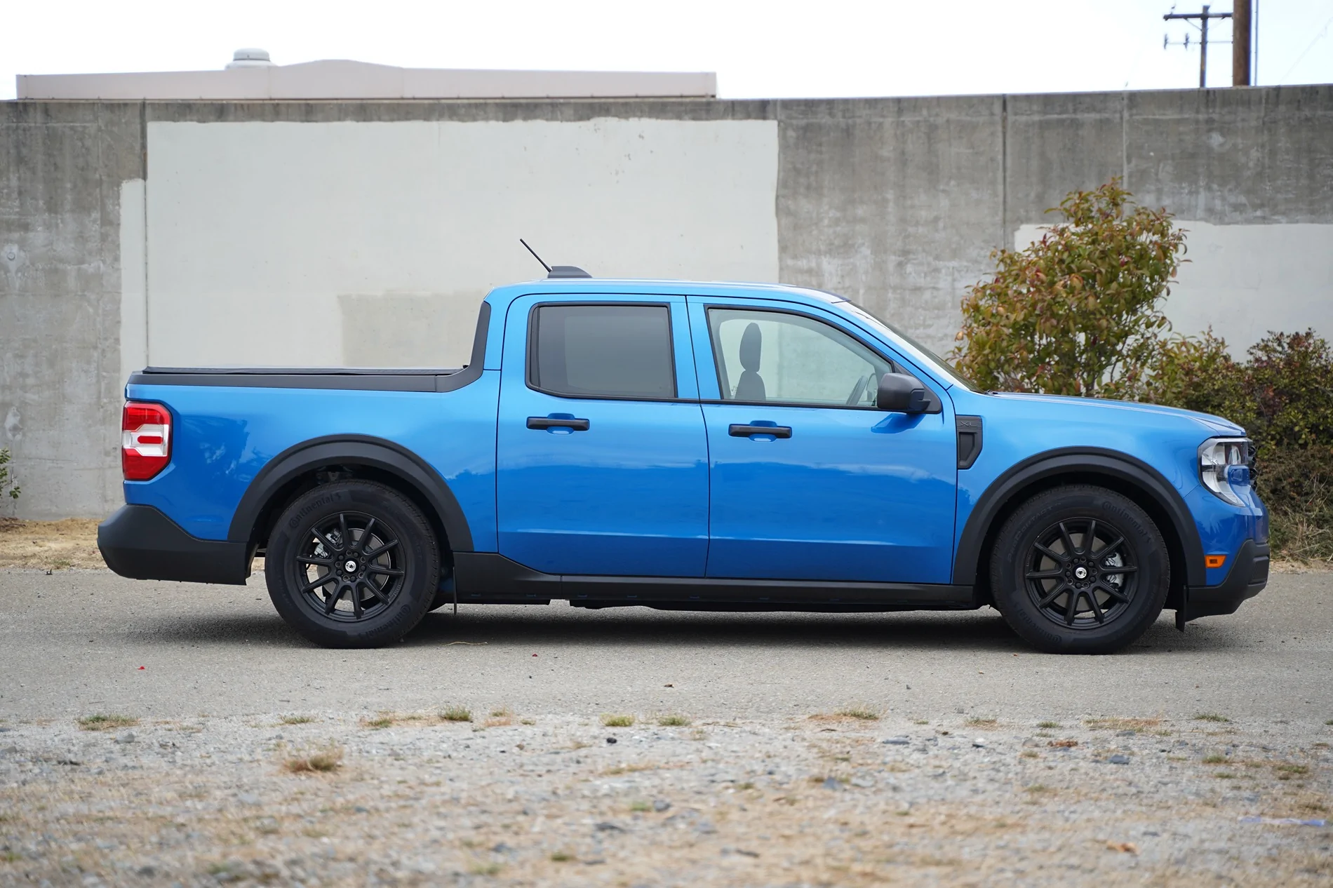 Ford Maverick New member. Lowered 2025 Maverick Hybrid XL Velocity Blue Build, Konig Control Wheels, Mabett Fender Flares and Seat Covers. DSC02511