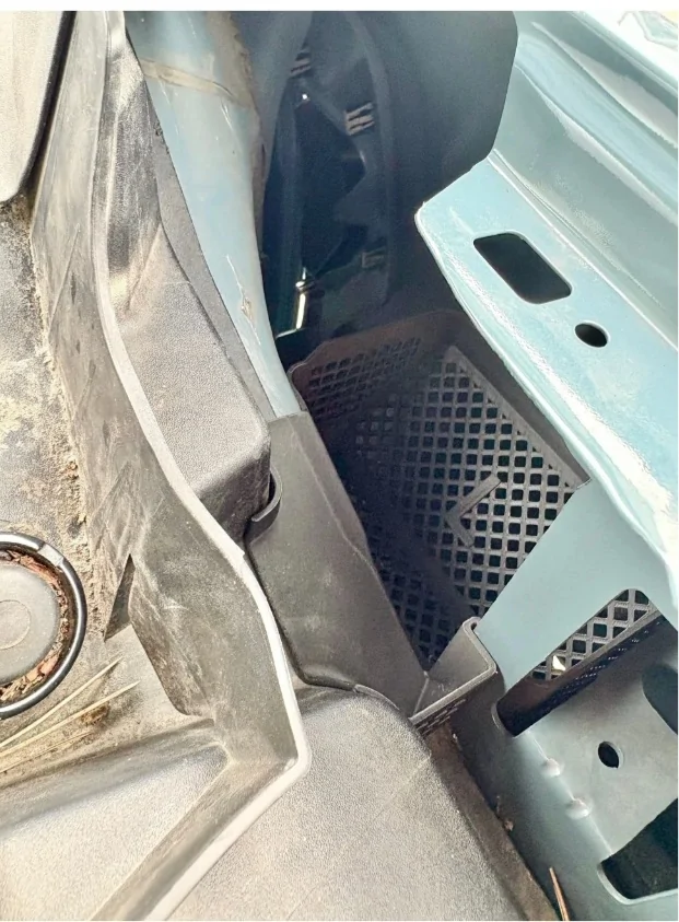 Ford Maverick Leaves getting caught in front door jams from drainage water from windshield! 20251015_082621