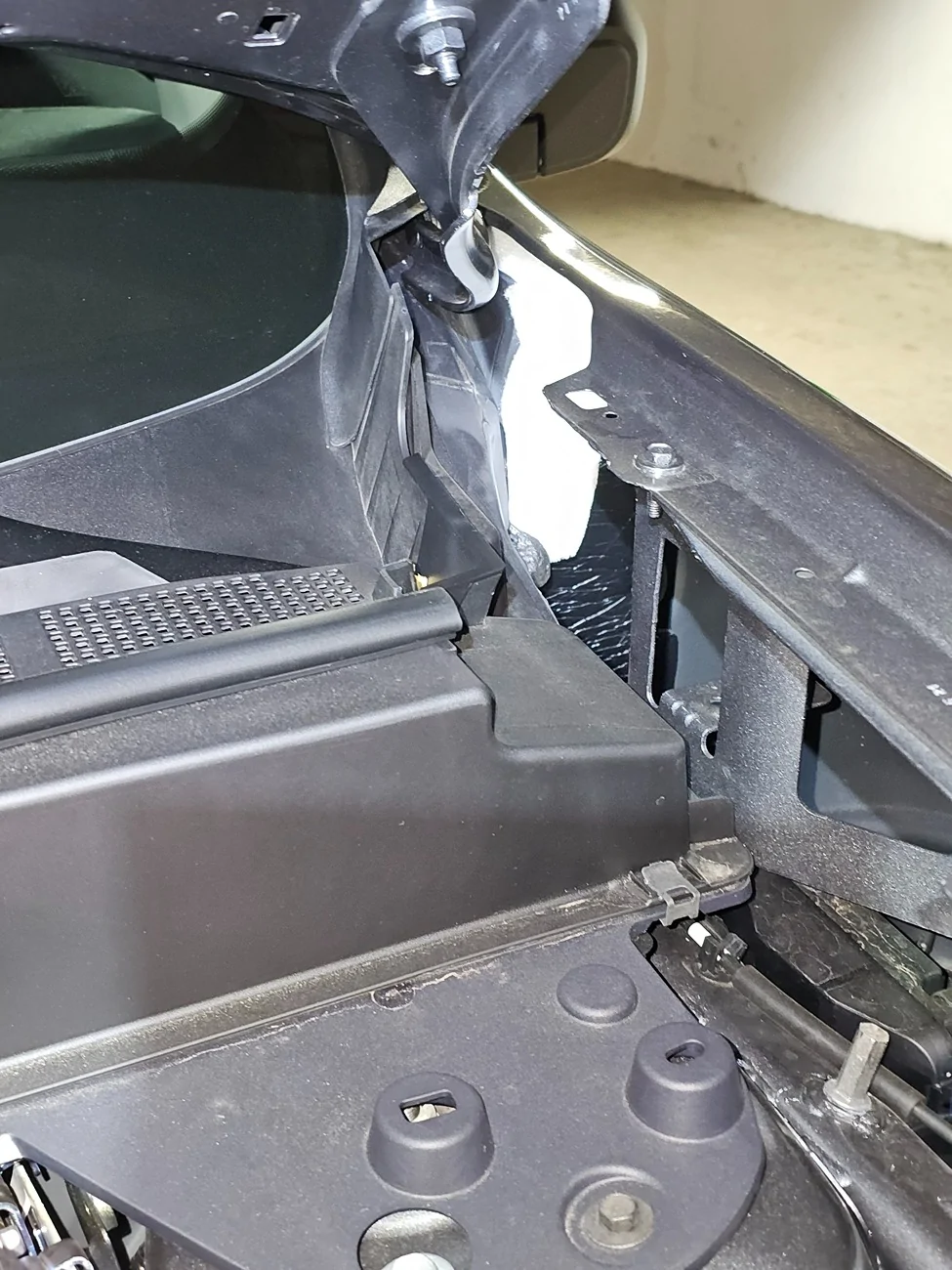 Ford Maverick No Insulation at Fender to engine!? 20251017_144958