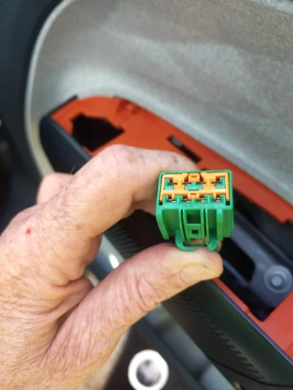 Ford Maverick Hertz K165 with Sound Deadening in Passenger Front Door WindowControllerConnectorSmall