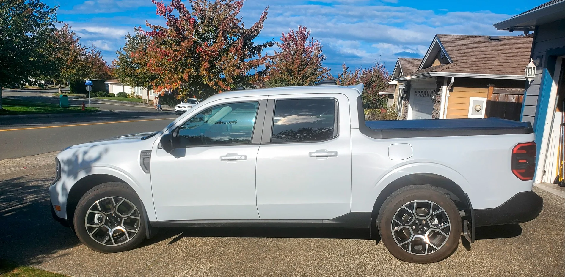 Ford Maverick Tonneau covers and Ford OEM cargo rail system. Our Maverick_011_r