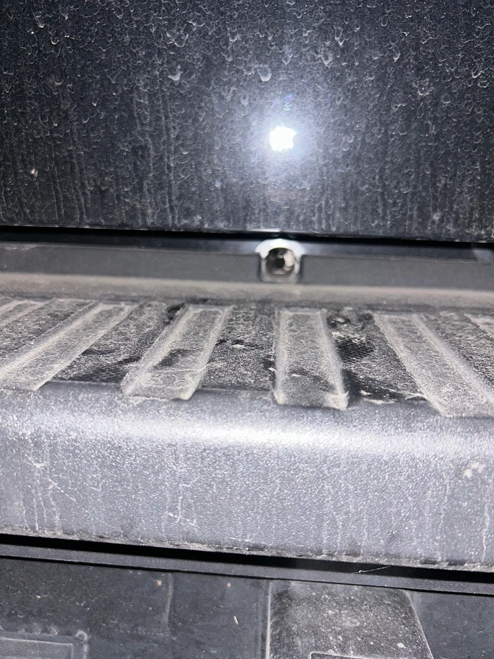 Ford Maverick Tailgate hole??? IMG_4990