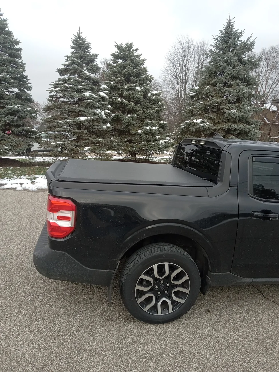 Ford Maverick To tailgate spoiler or not to tailgate spoiler...  That is the question. 20251206_150952