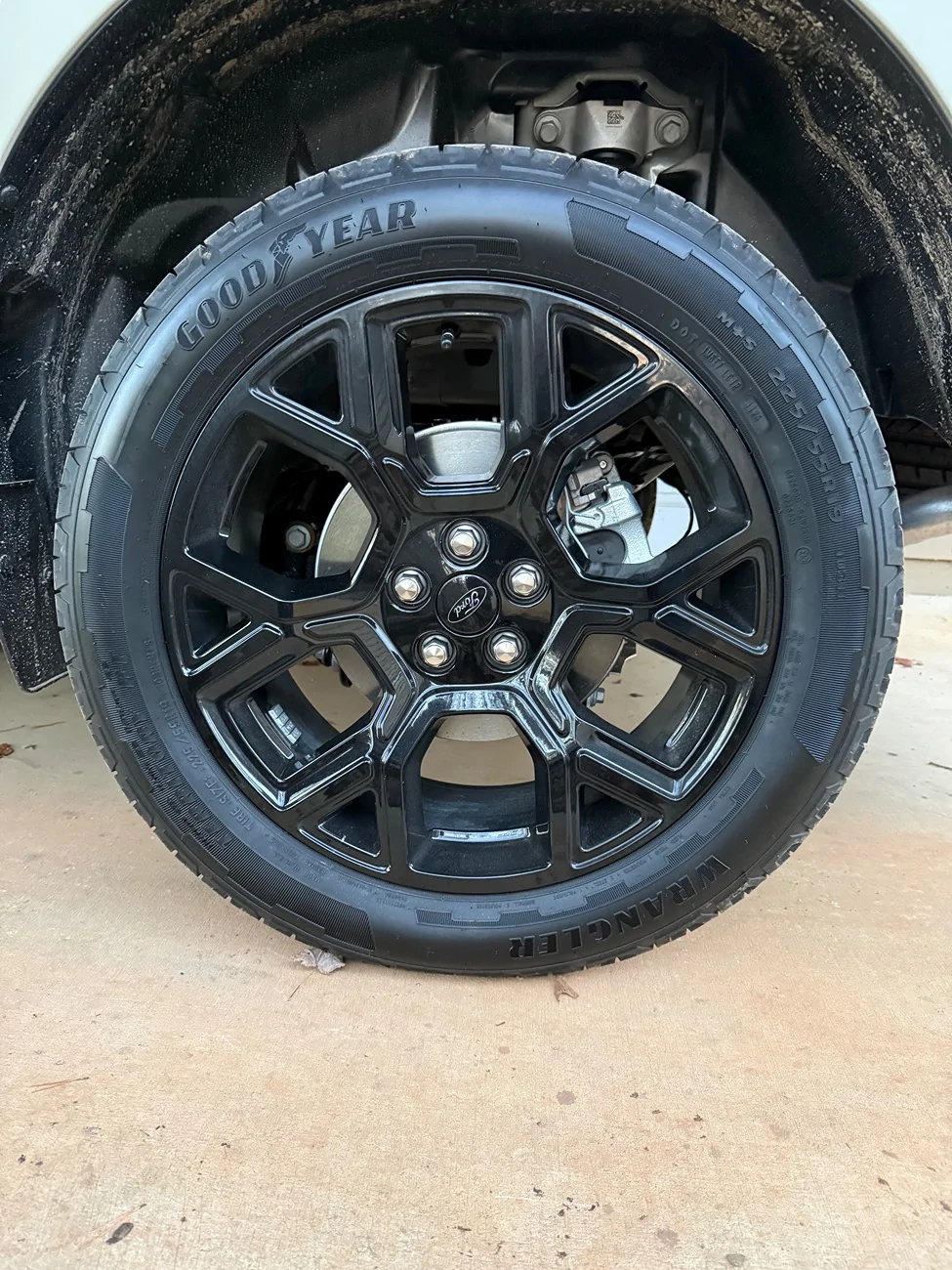 Ford Maverick Tires on my buddies new 2025 Lariat with the BAP IMG_2174