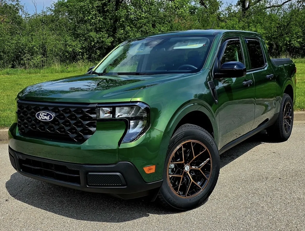 Ford Maverick Improved the ugly front end on 2026 Maverick XLT w/ black wrap on 2025+ facelift bumper IMG_2070