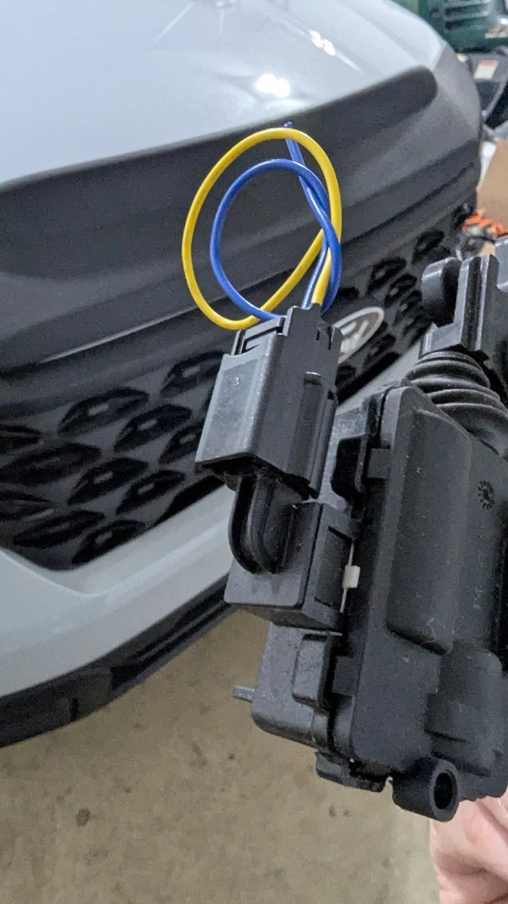 Ford Maverick Installed Power Locks on Tailgate of 2025 Maverick XL PXL_20251229_223503078
