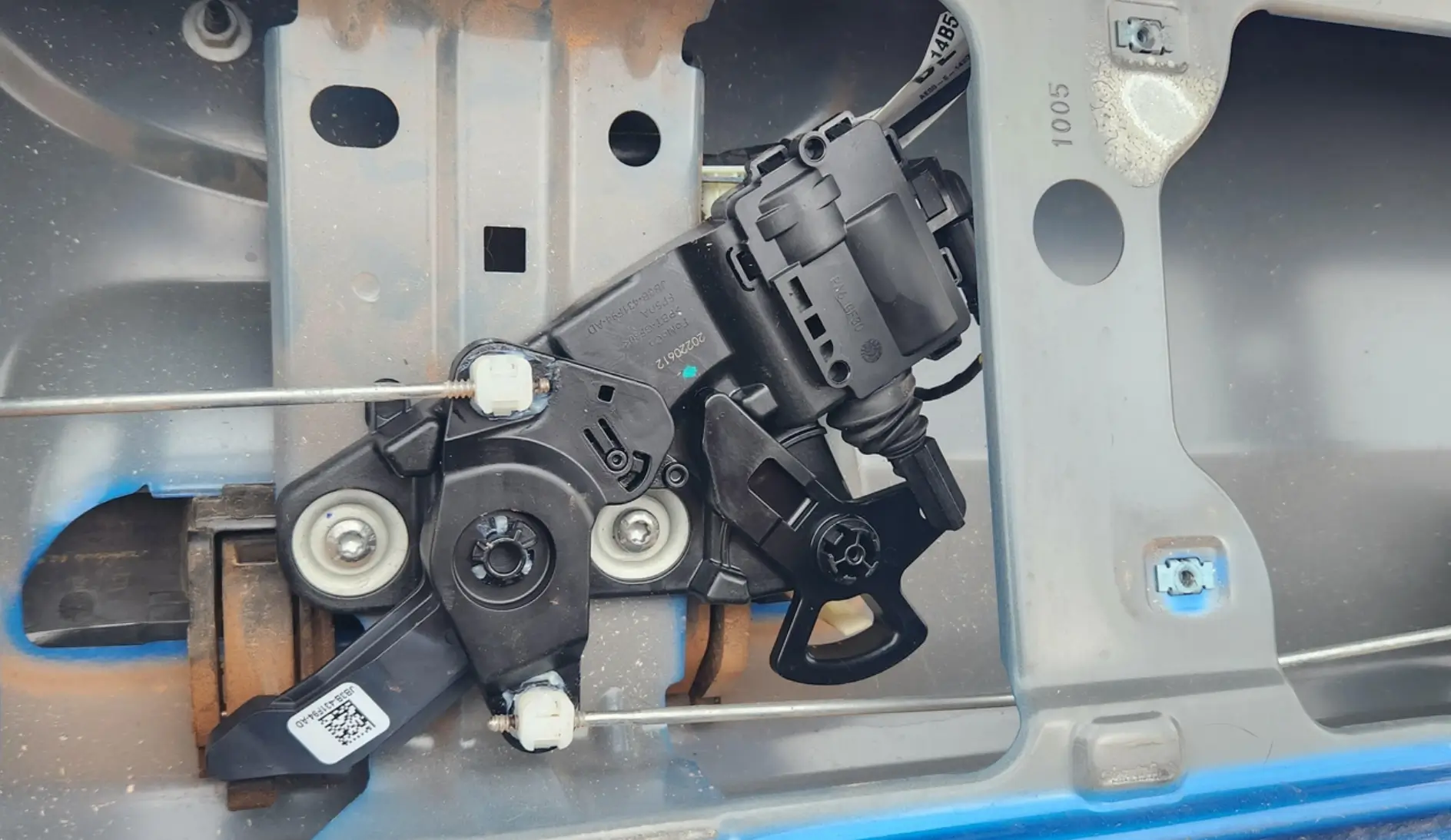 Ford Maverick Tailgate latch. Oops now what 1767468871386-36