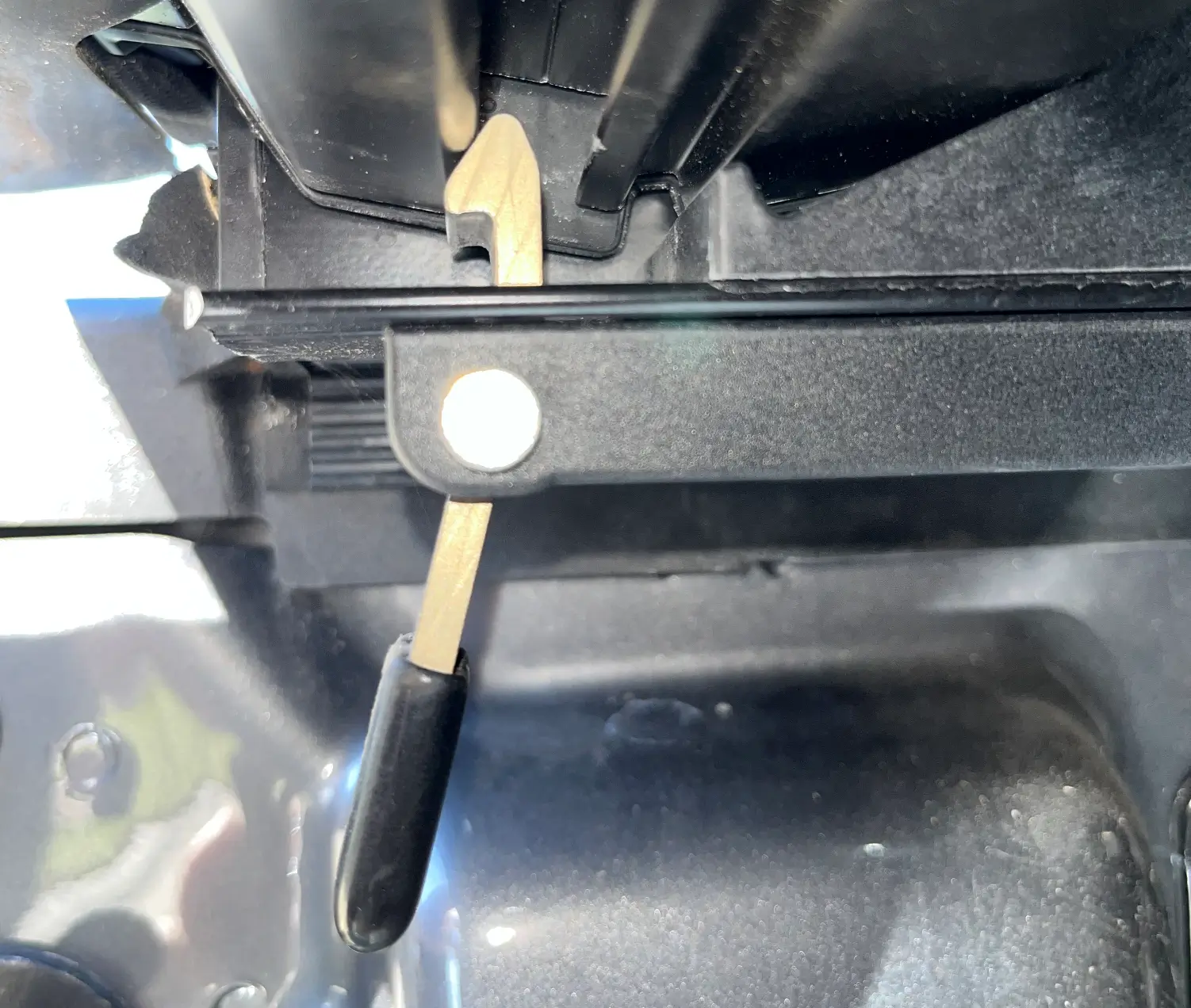 Ford Maverick Tailgate latch. Oops now what 1767468935807-17