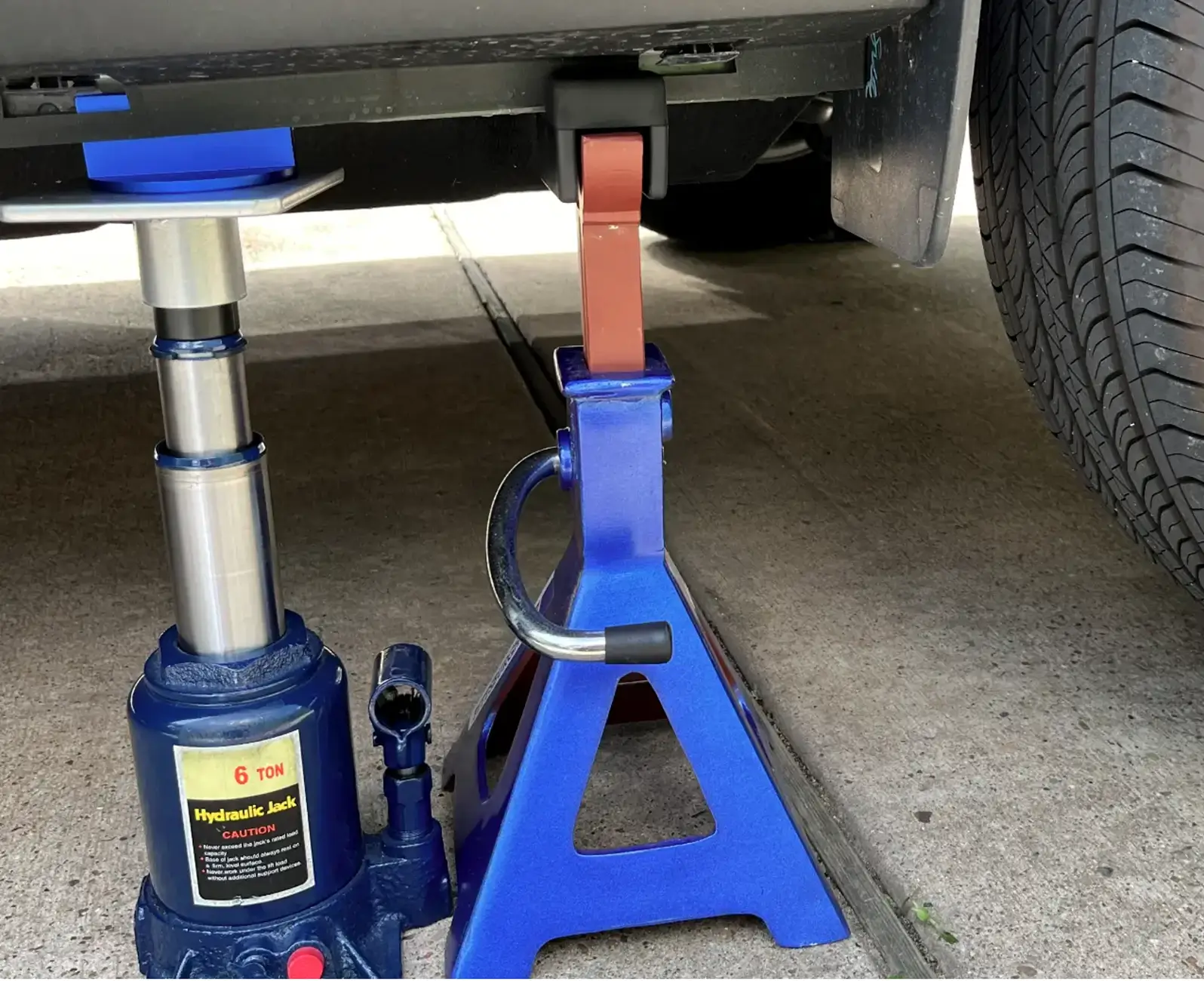 Ford Maverick How to lift truck using floor jack (not using pinch welds) 1768569965966-f3