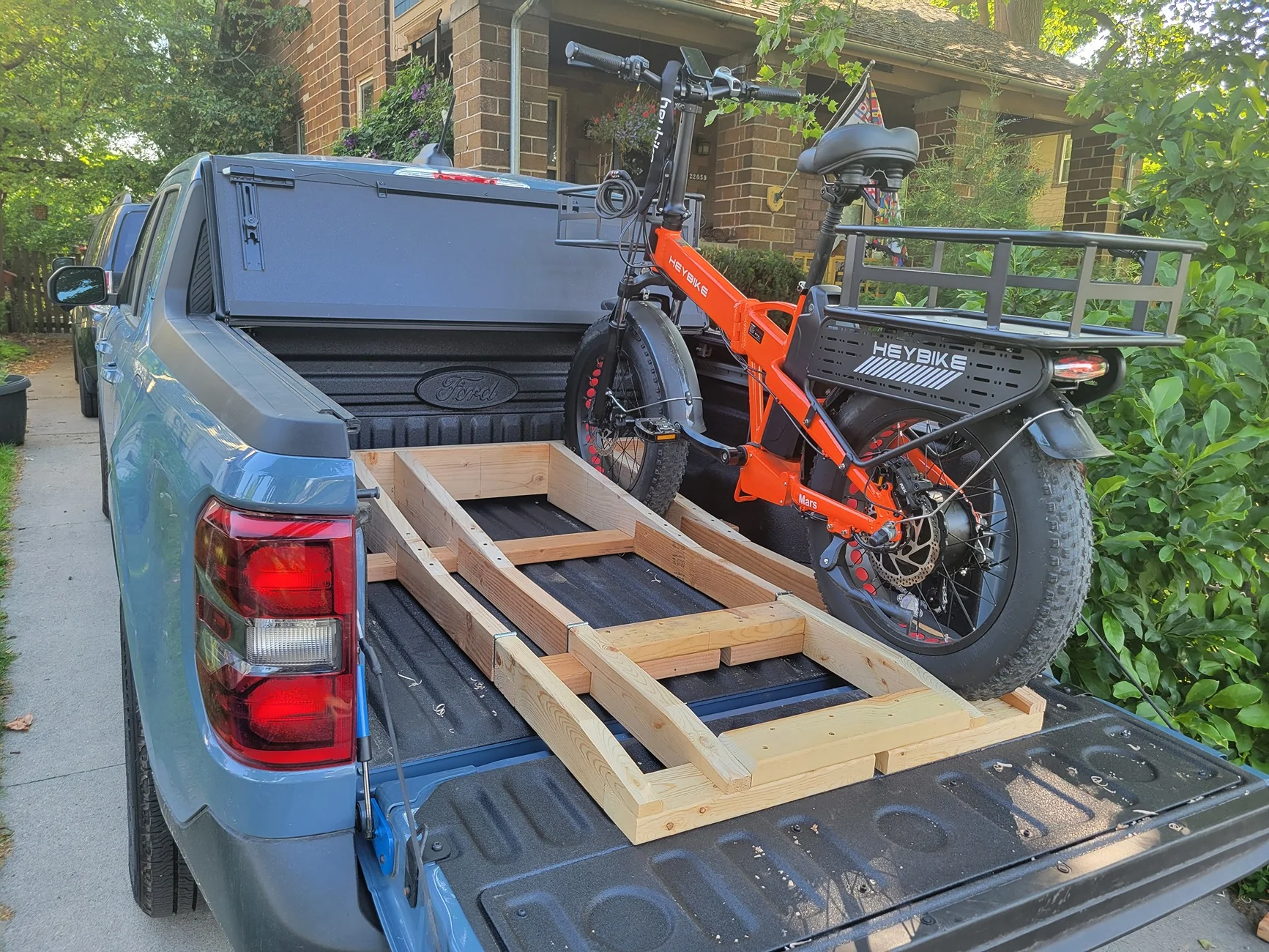 Ford Maverick Fat Tire eBike Rack for truck bed BEKI_eBike_Rack_Loaded01