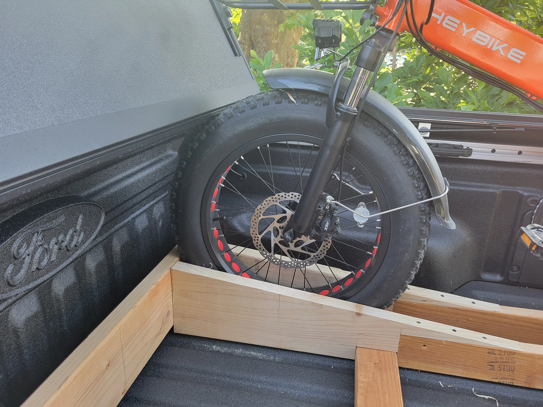 Ford Maverick Fat Tire eBike Rack for truck bed BEKI_eBike_Rack_Loaded03