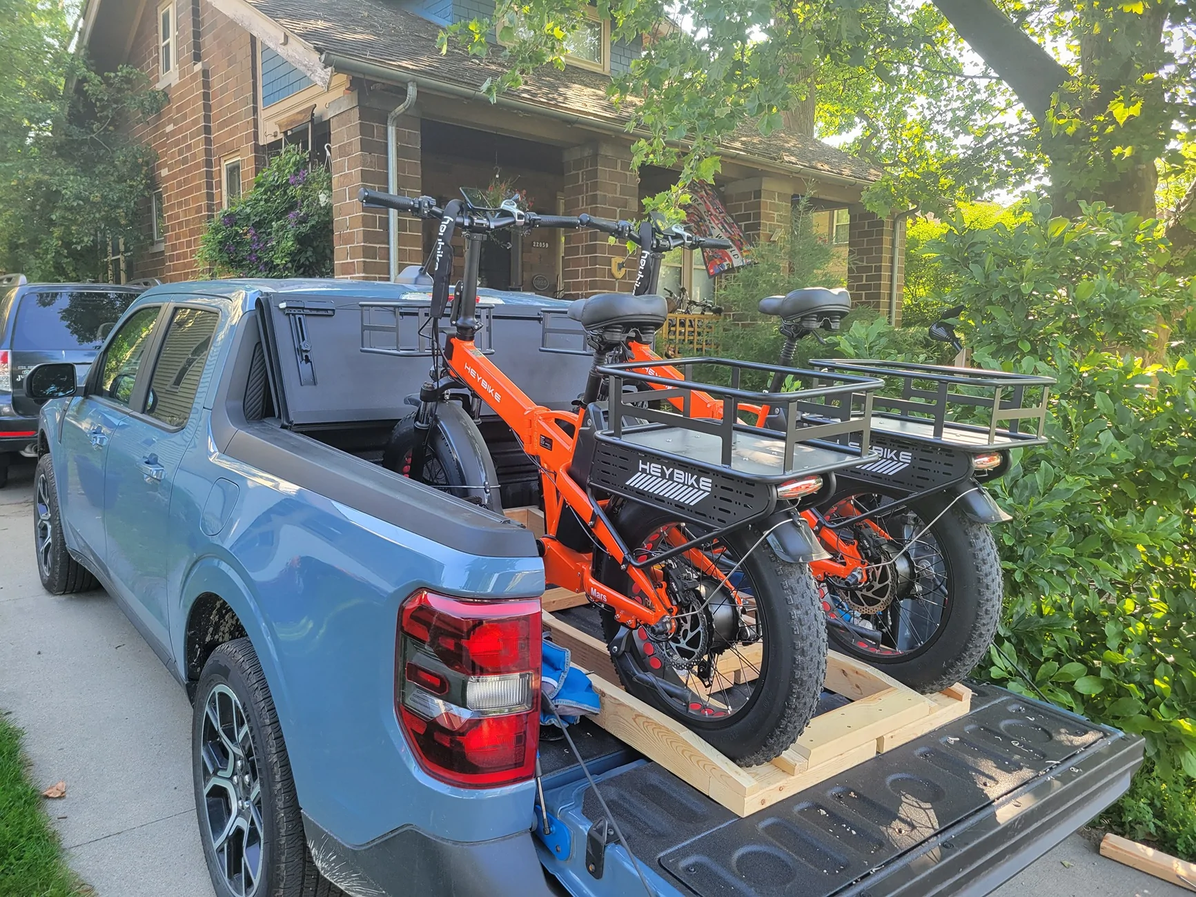 Ford Maverick Fat Tire eBike Rack for truck bed BEKI_eBike_Rack_Loaded04