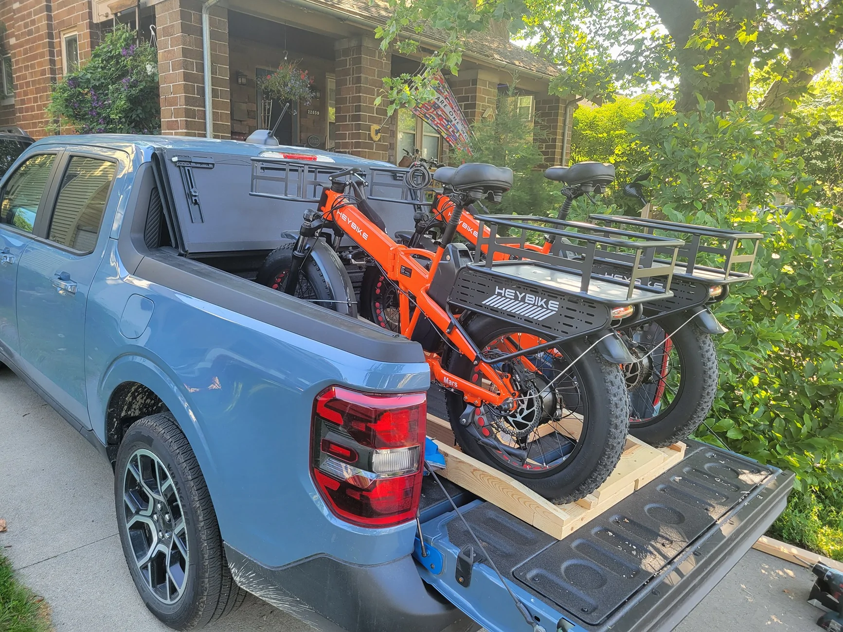 Ford Maverick Fat Tire eBike Rack for truck bed BEKI_eBike_Rack_Loaded05