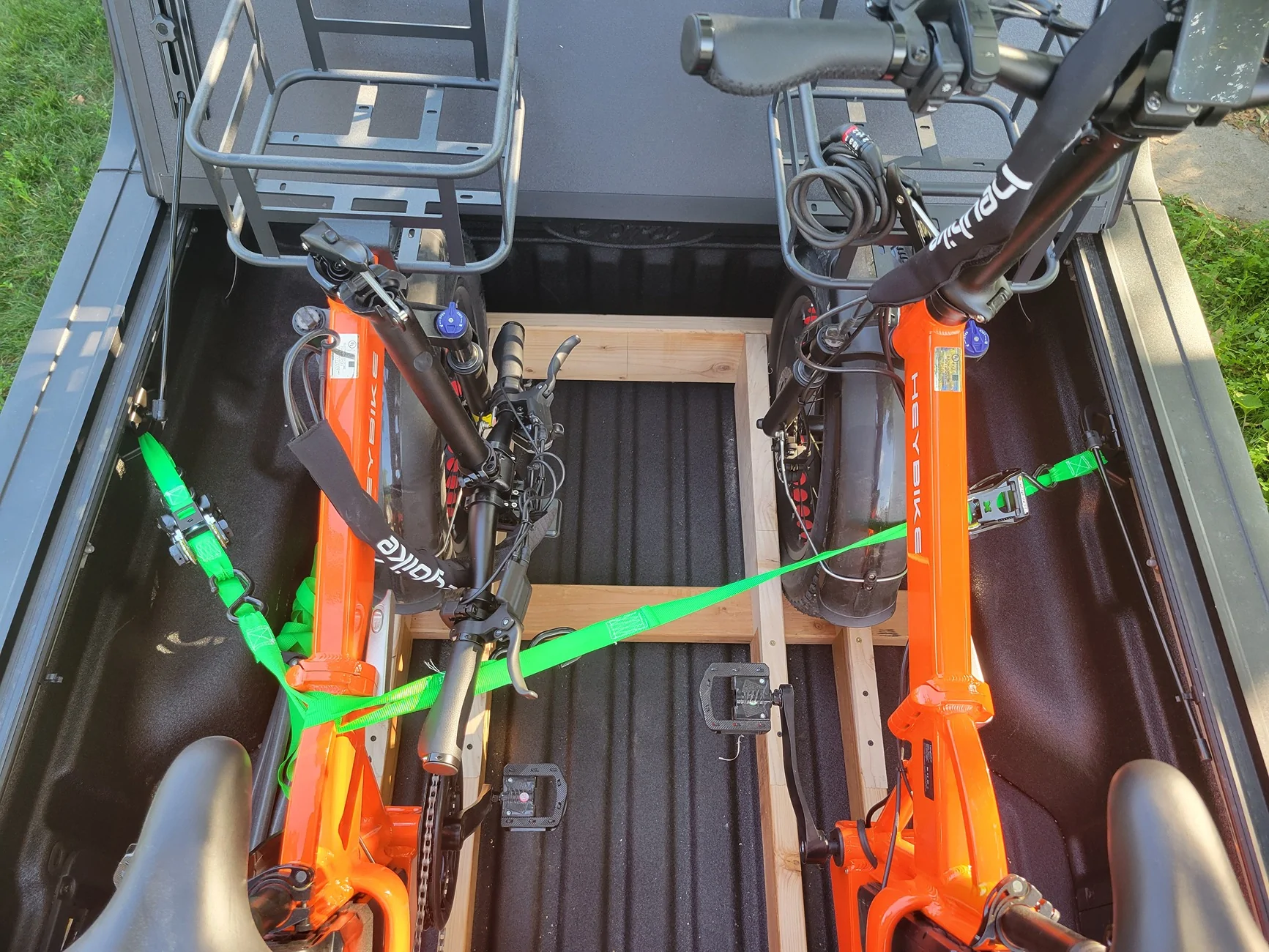 Ford Maverick Fat Tire eBike Rack for truck bed BEKI_eBike_Rack_Loaded06