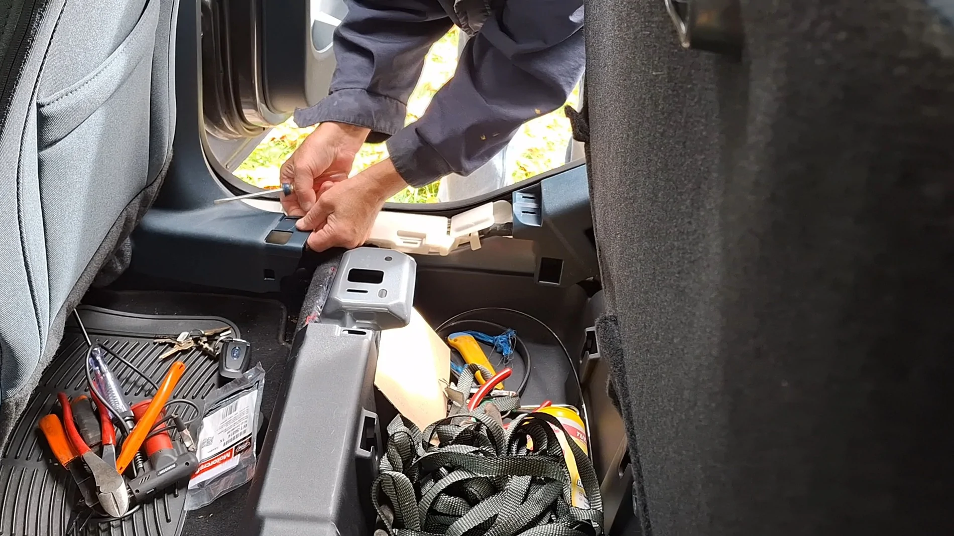 Ford Maverick AC power behind rear seat? PP2