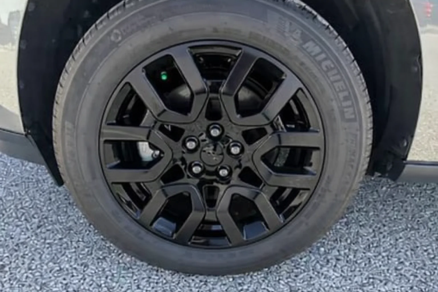 Ford Maverick Color Change Lariat Wheels ChatGPT Image Jan 22, 2026, 07_06_36 PM
