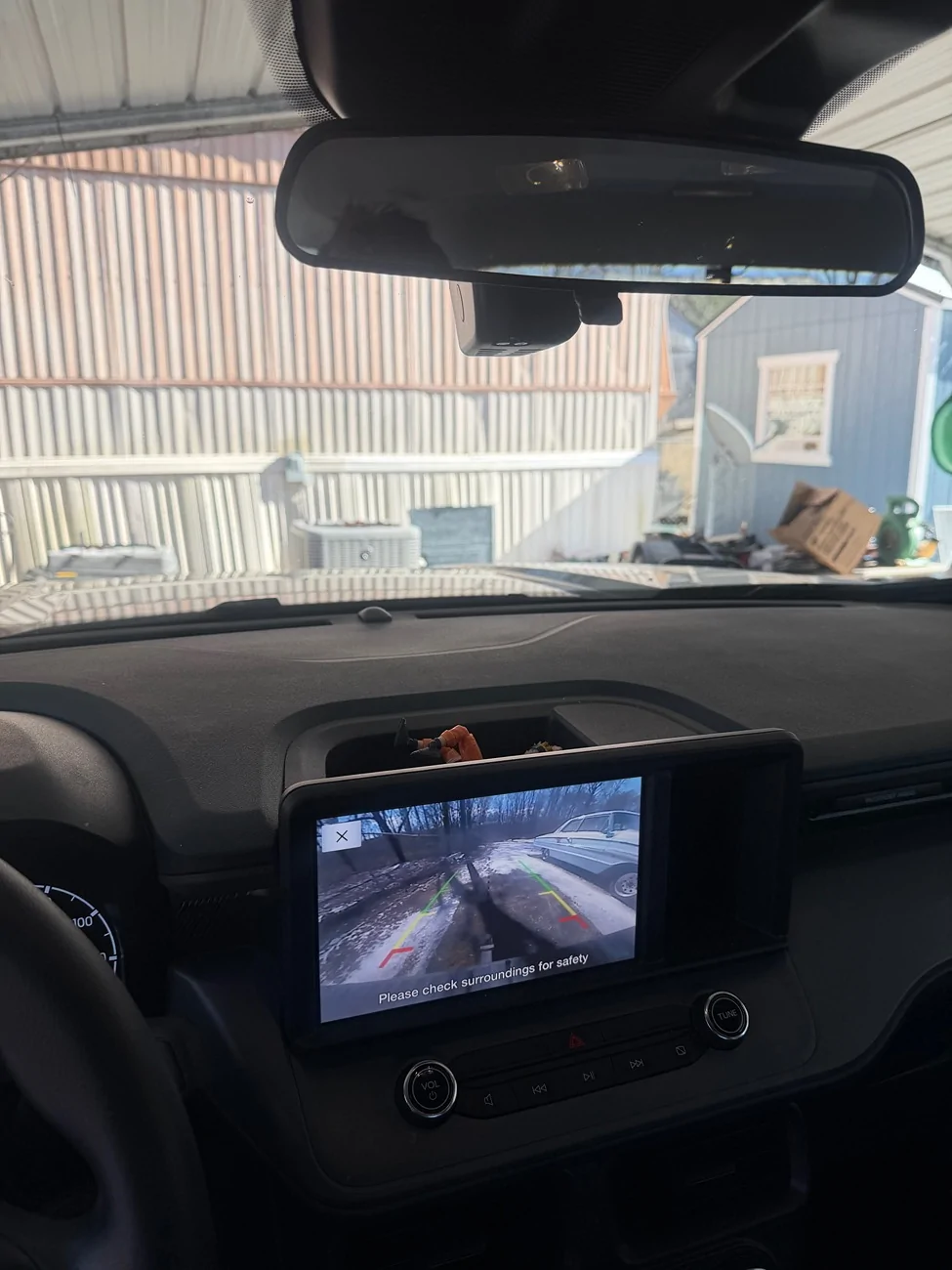 Ford Maverick Radio cameras freeze than went screen black. IMG_0395