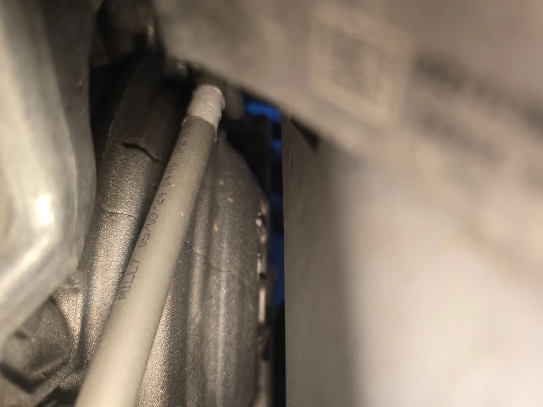 Ford Maverick My 24 2.0 has a crack on the side of the transmission. The airbox was out for fluid change when the tech saw the crack. For 1000008071