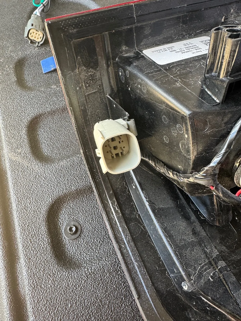 Ford Maverick 2025/26 XL or XLT (only) tail light connector IMG_2233