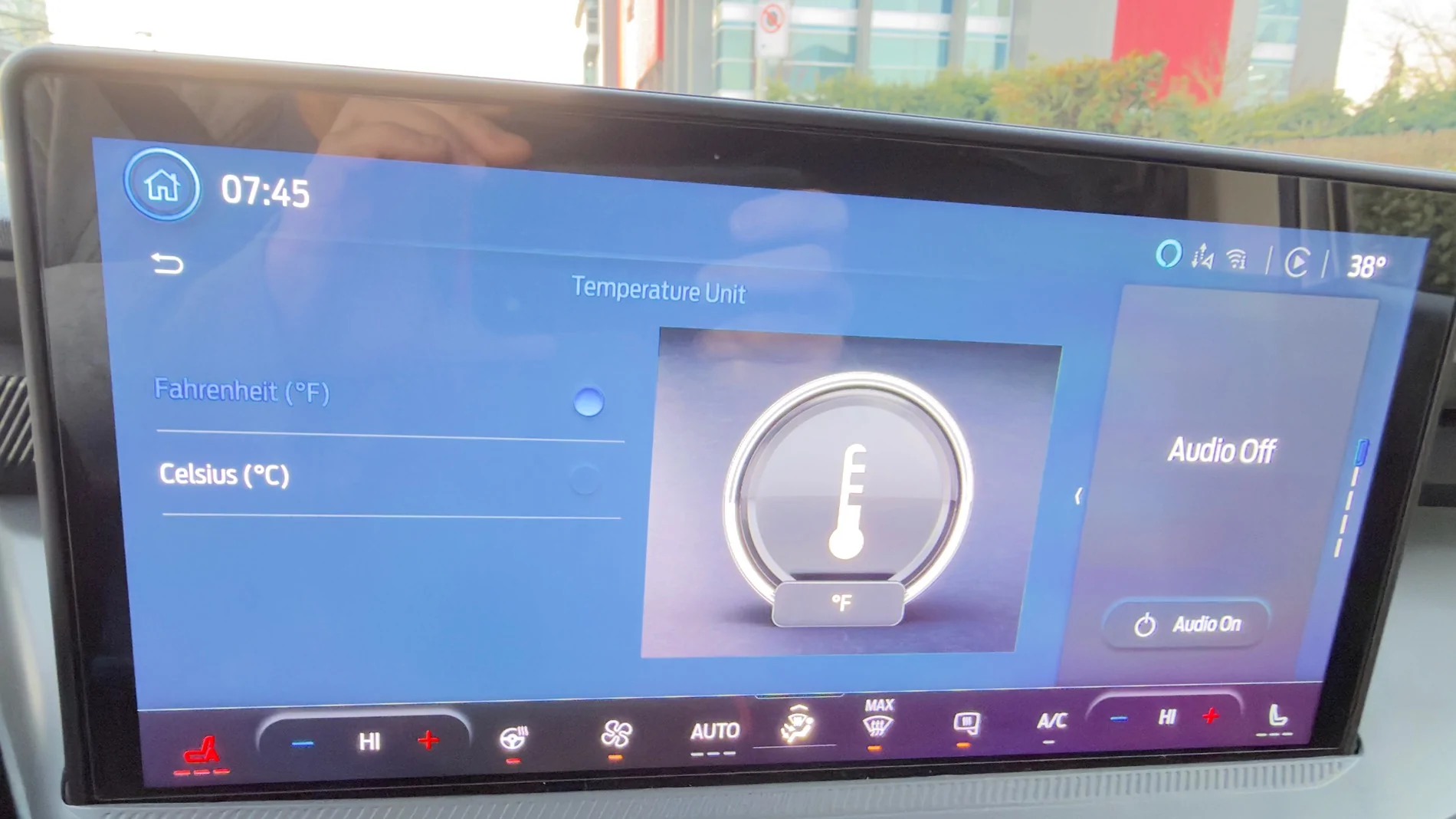 Ford Maverick Outside temperature display changes white to orange at 4 degrees Fahrenheit and under IMG_0768