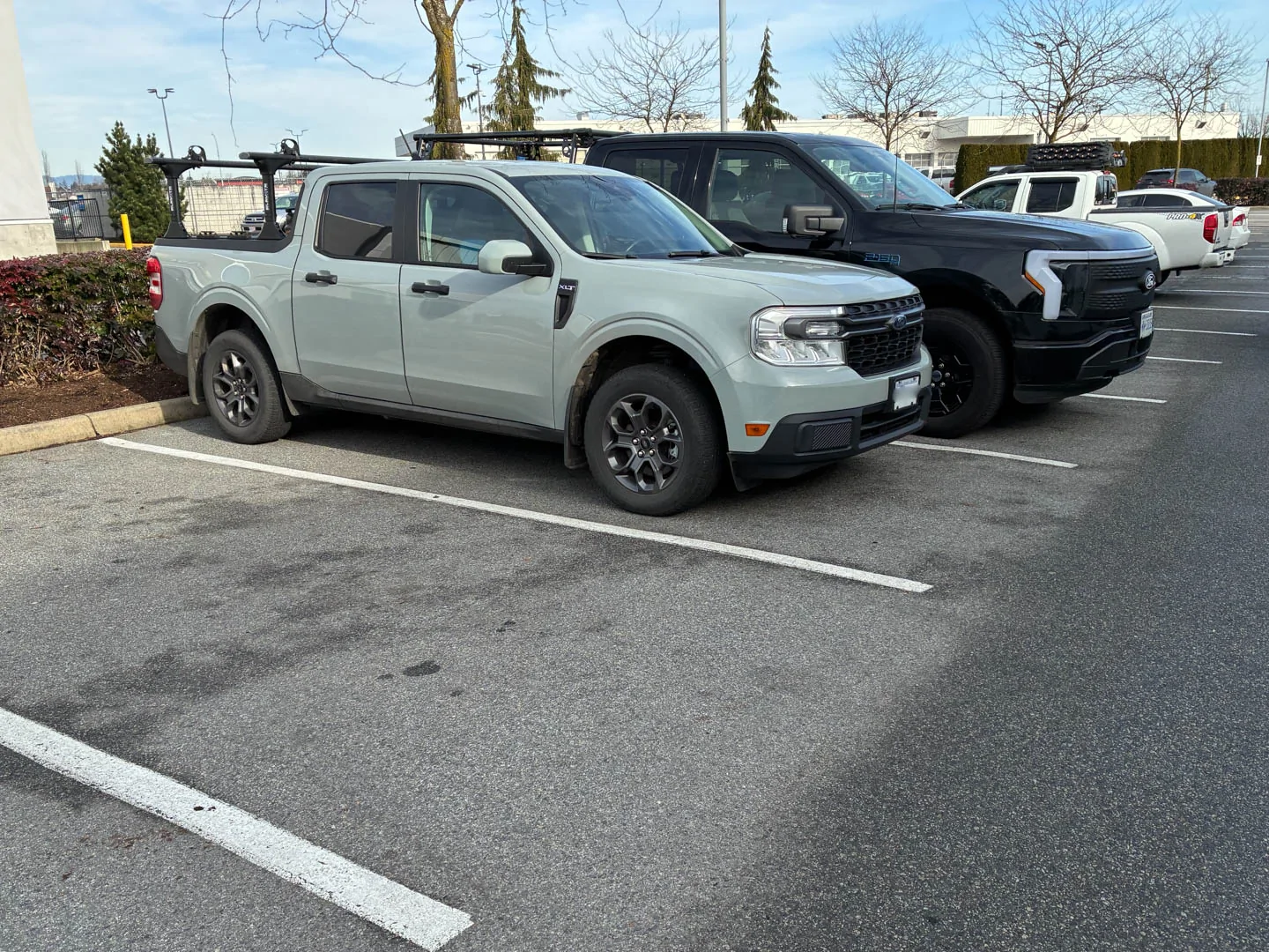 Ford Maverick Post your Maverick next to ridiculously large trucks - photos thread IMG_0896