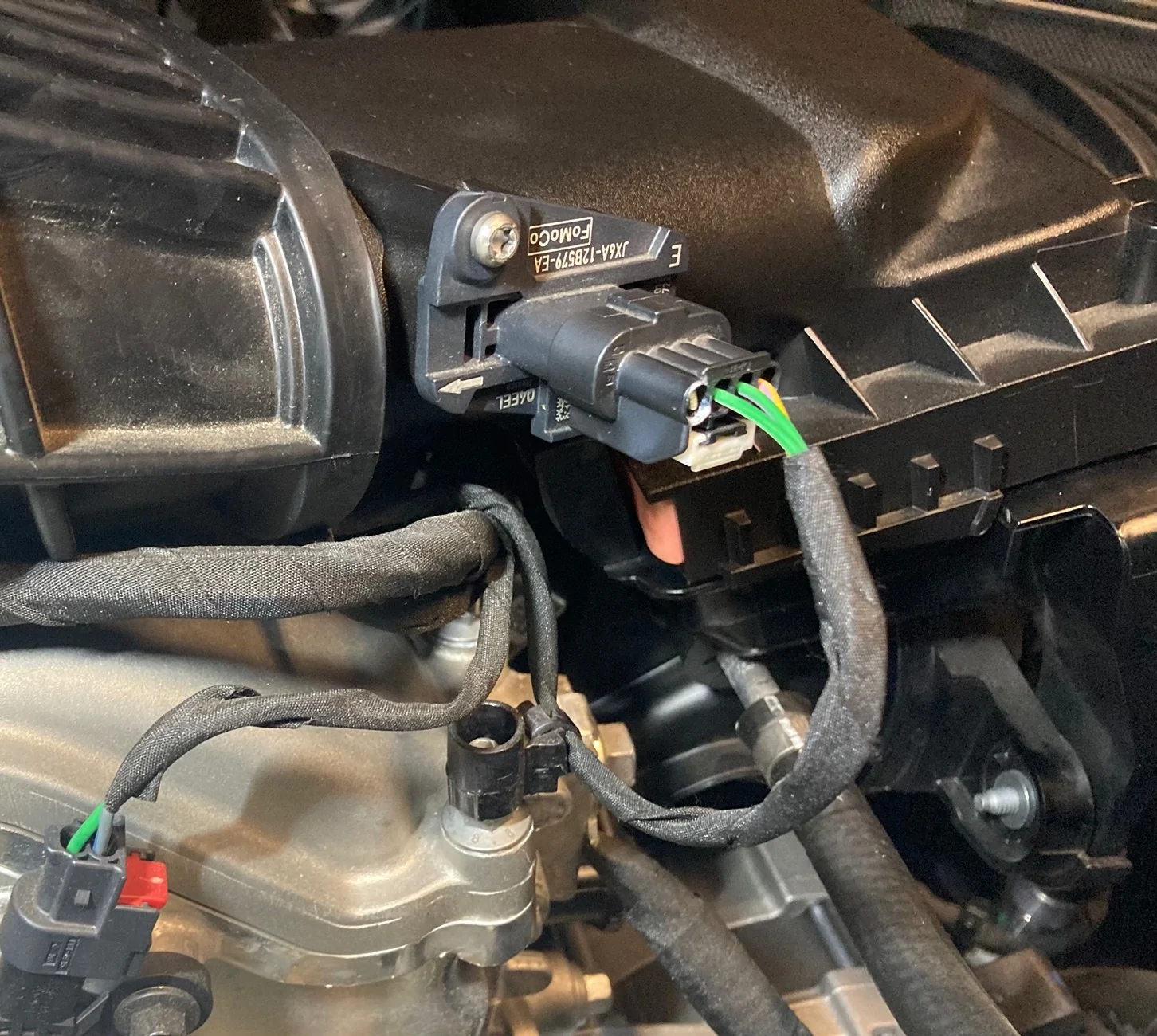 Ford Maverick Tech Support - 25 EB Air Filter? IMG_0557