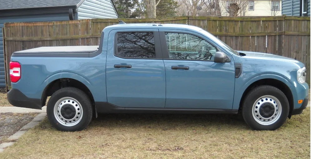 Ford Maverick Old VS New (Area 51 VS Azure Gray) Blus_mini me2 (1)
