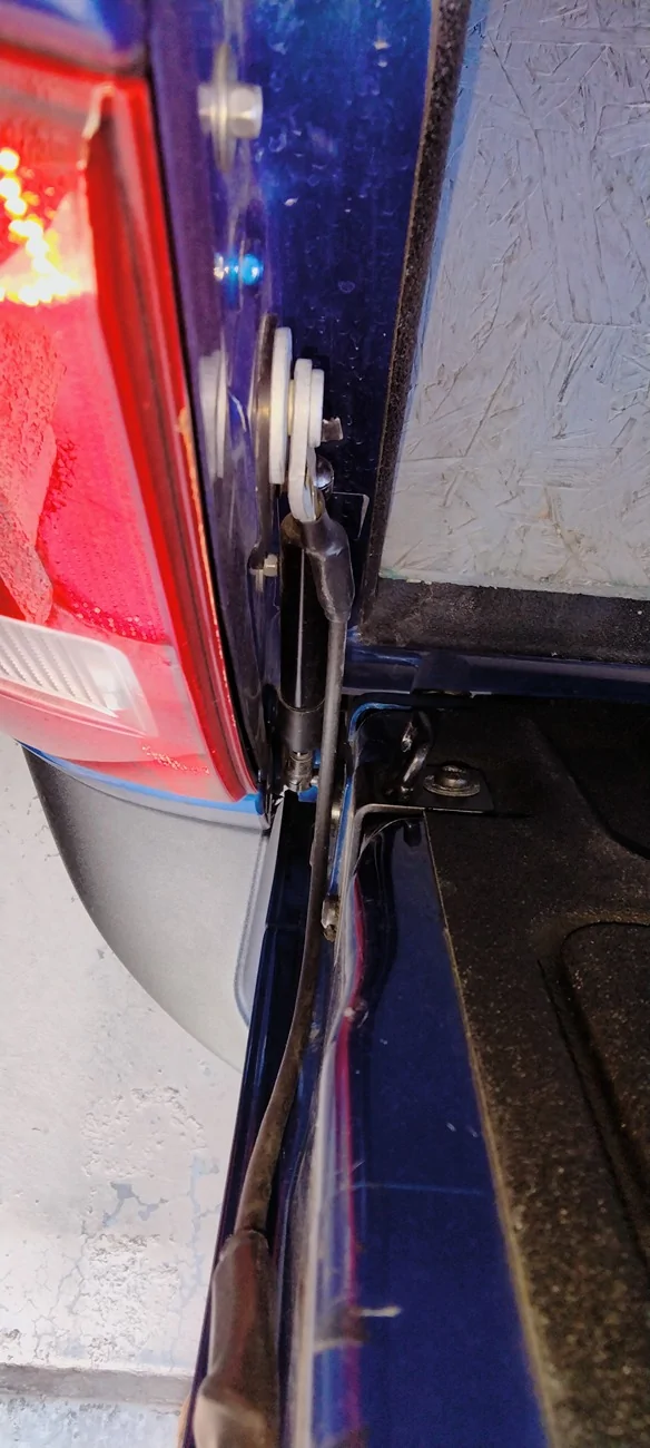 Ford Maverick Tailgate Assist Strut - Binding with the tailgate cable IMG_20260224_100117