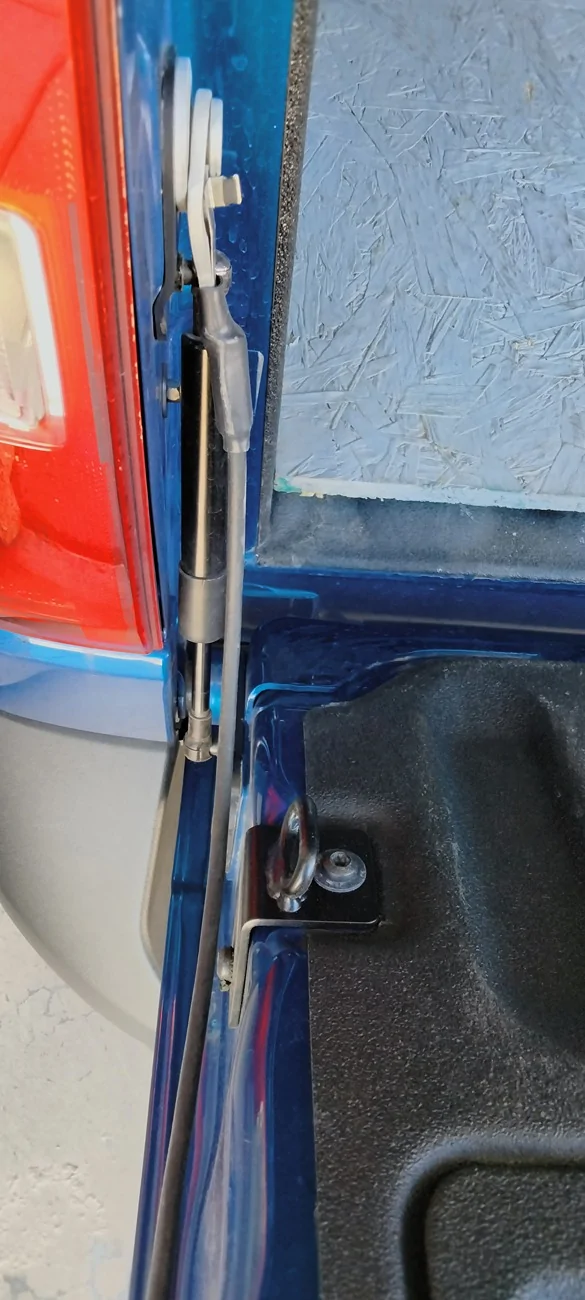 Ford Maverick Tailgate Assist Strut - Binding with the tailgate cable IMG20260224094934