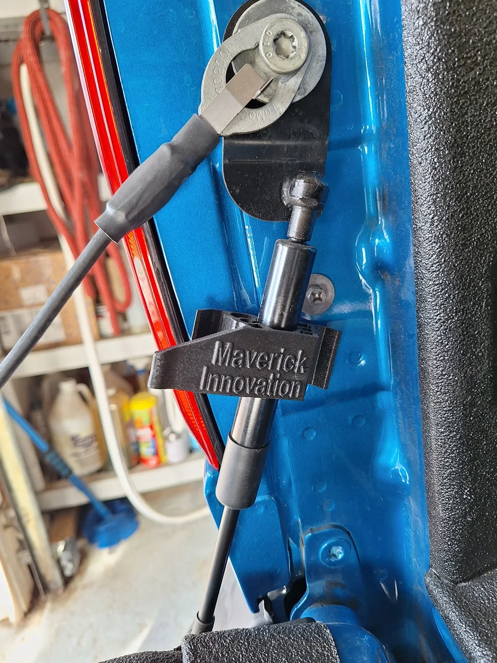 Ford Maverick Tailgate Assist Strut - Binding with the tailgate cable 20260225_092816
