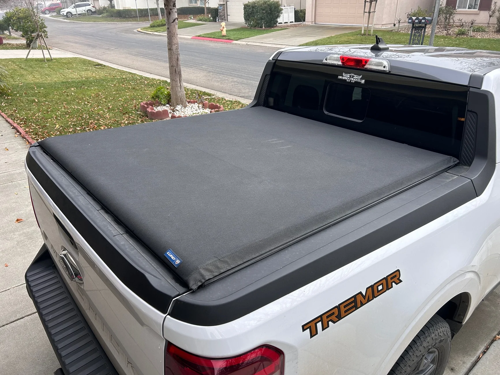 Ford Maverick LUND Genesis Elite soft roll-up tonneau cover IMG_8899
