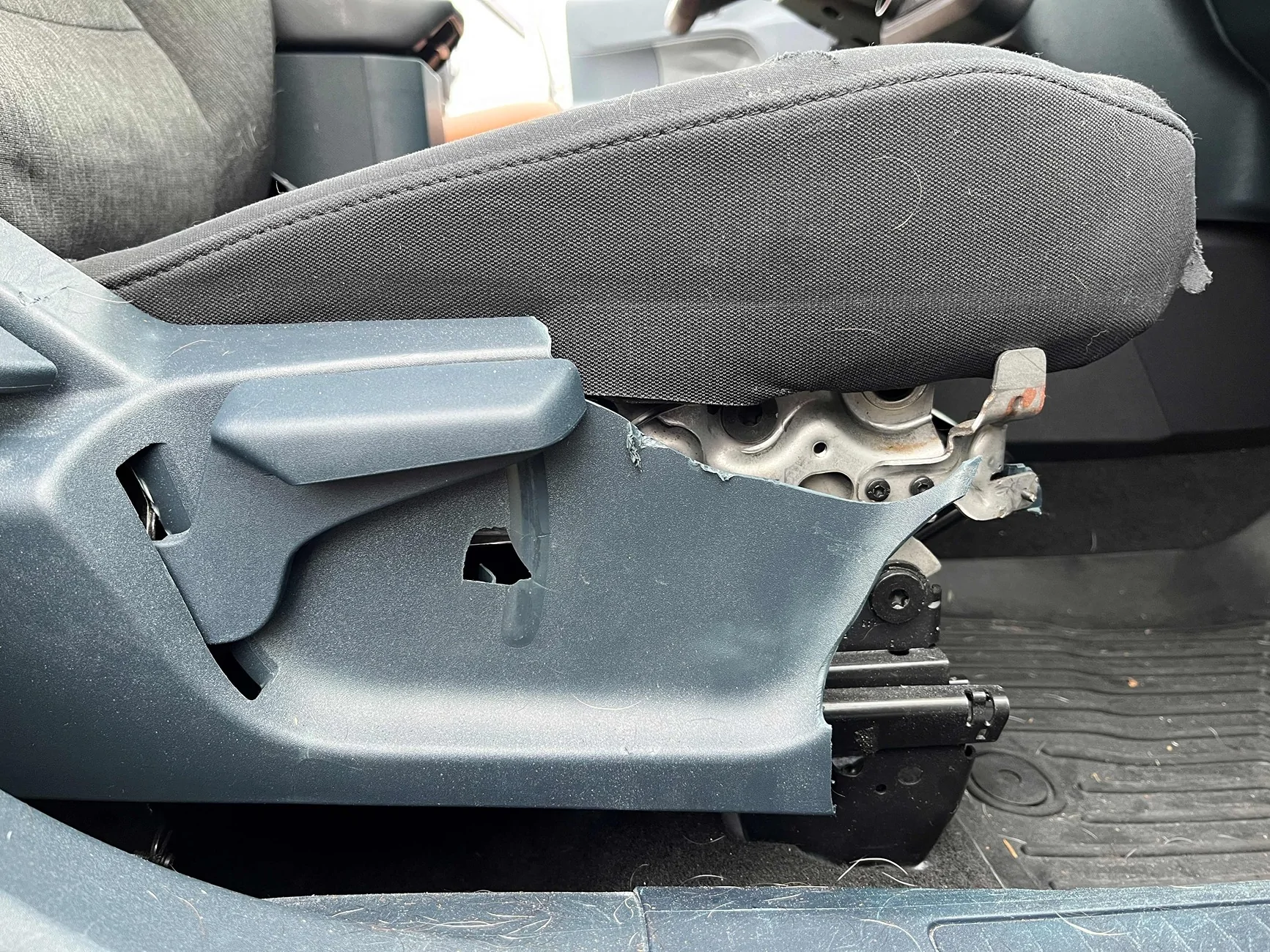 Ford Maverick How to Remove Front Seats? right passenger seat cover reduced Jan 5 2026