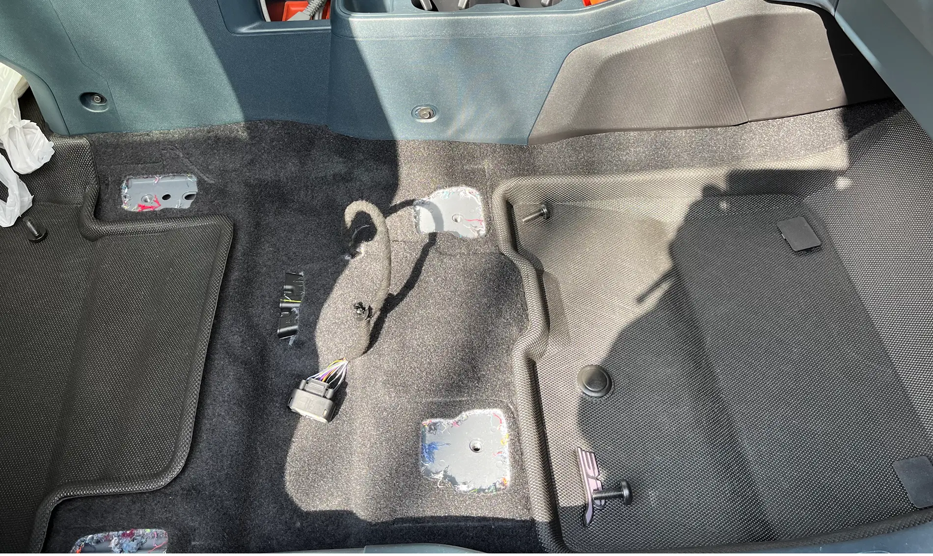 Ford Maverick How to Remove Front Seats? 1772220863396-im