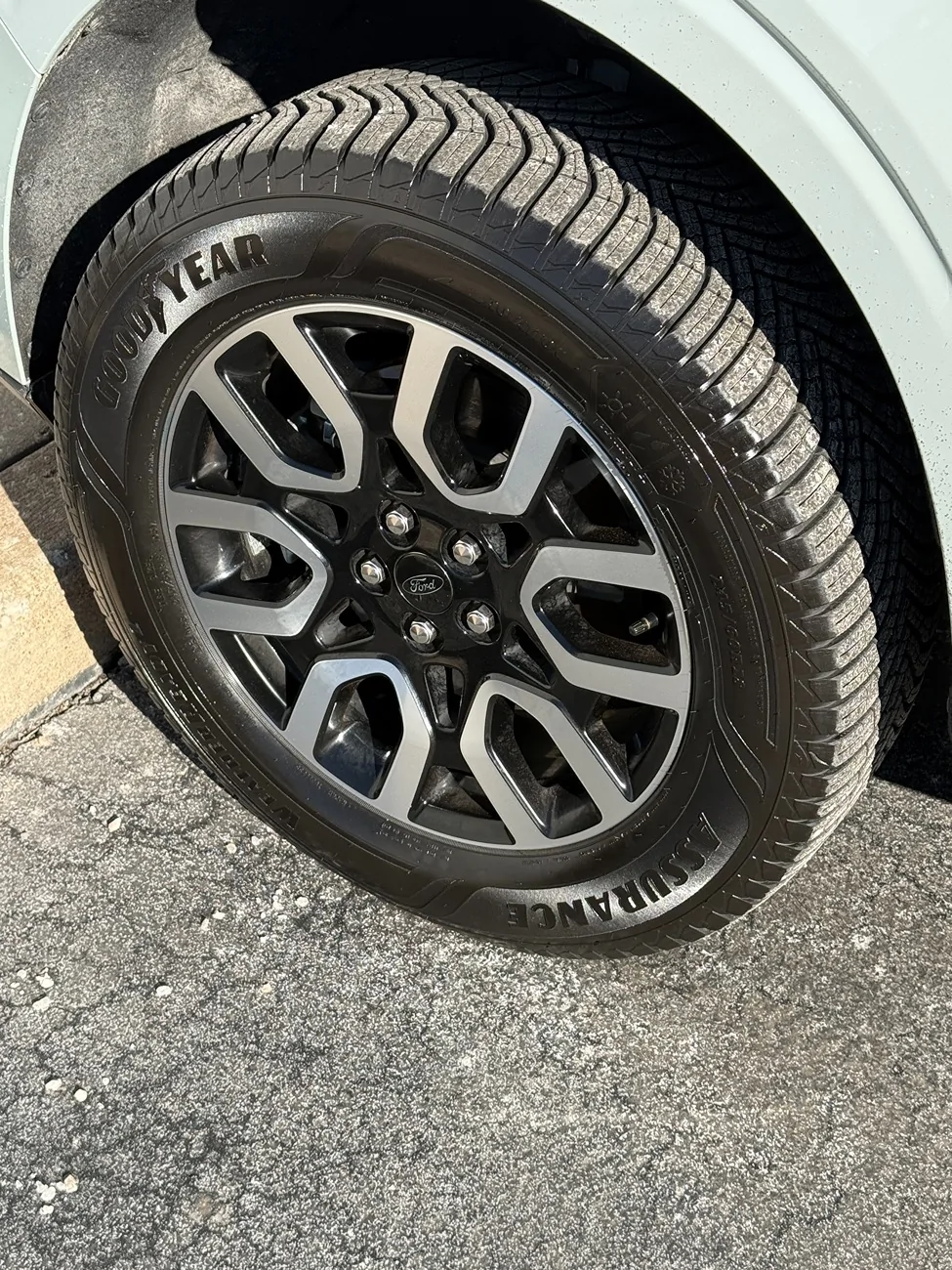 Ford Maverick Tire replacement time is approaching. IMG_1693