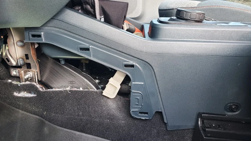 Ford Maverick Can't pull out 4 switch panel in console to install auto start/stop jumper 20260228_144130