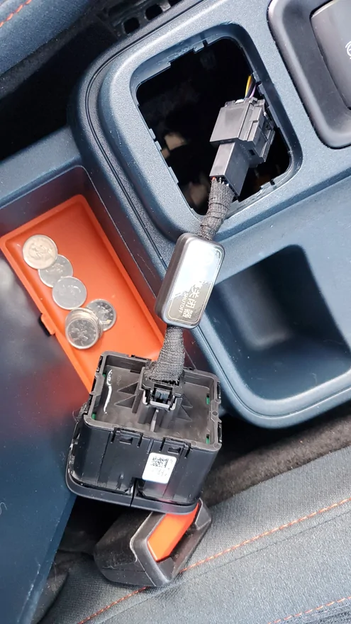 Ford Maverick Can't pull out 4 switch panel in console to install auto start/stop jumper 20260228_144308