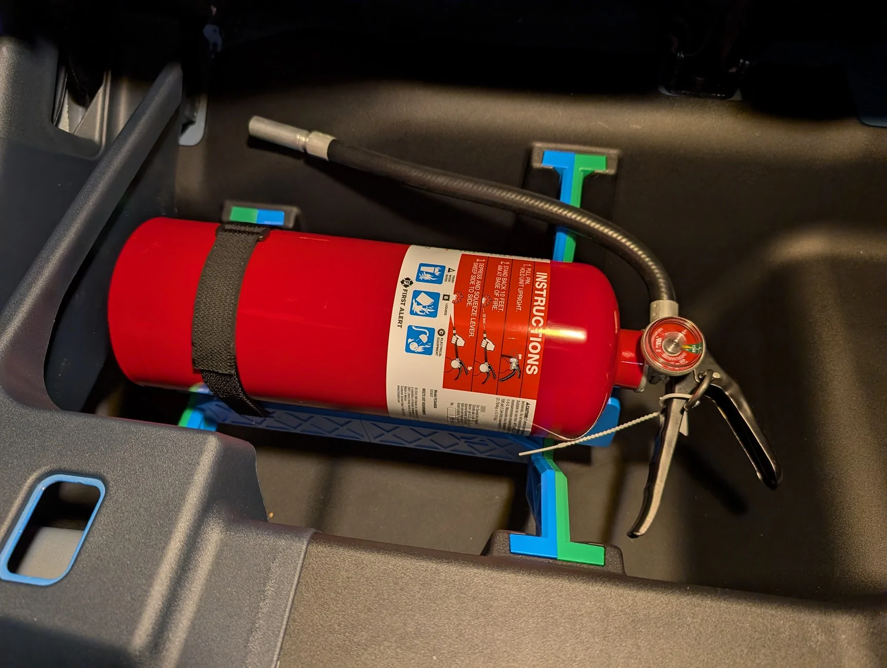 Ford Maverick Under seat fire extinguisher mount (FIT system) 1000001291