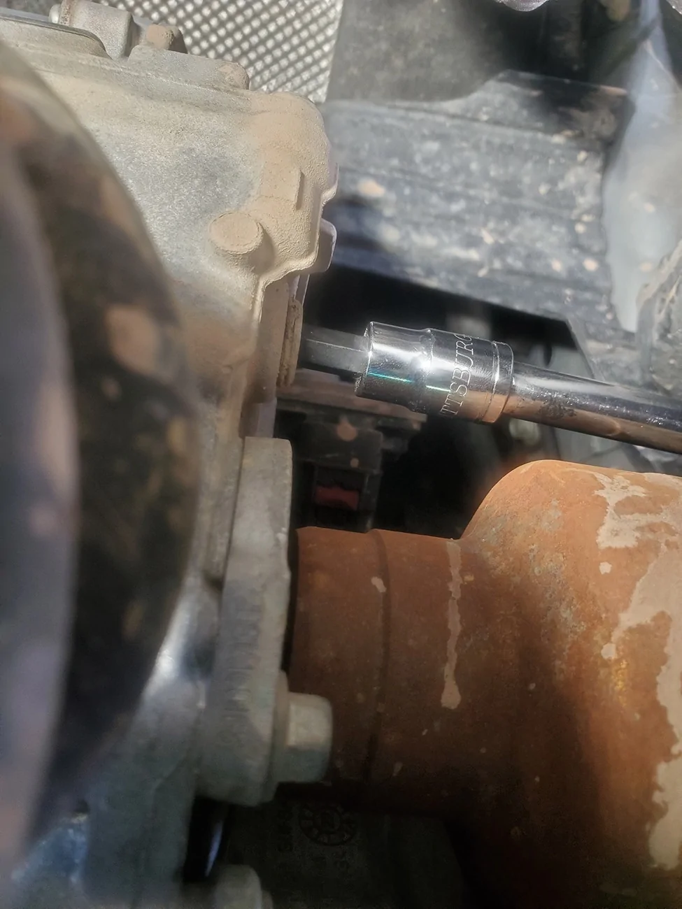 Ford Maverick FDU Oil Replacement Problem 20260310_125007