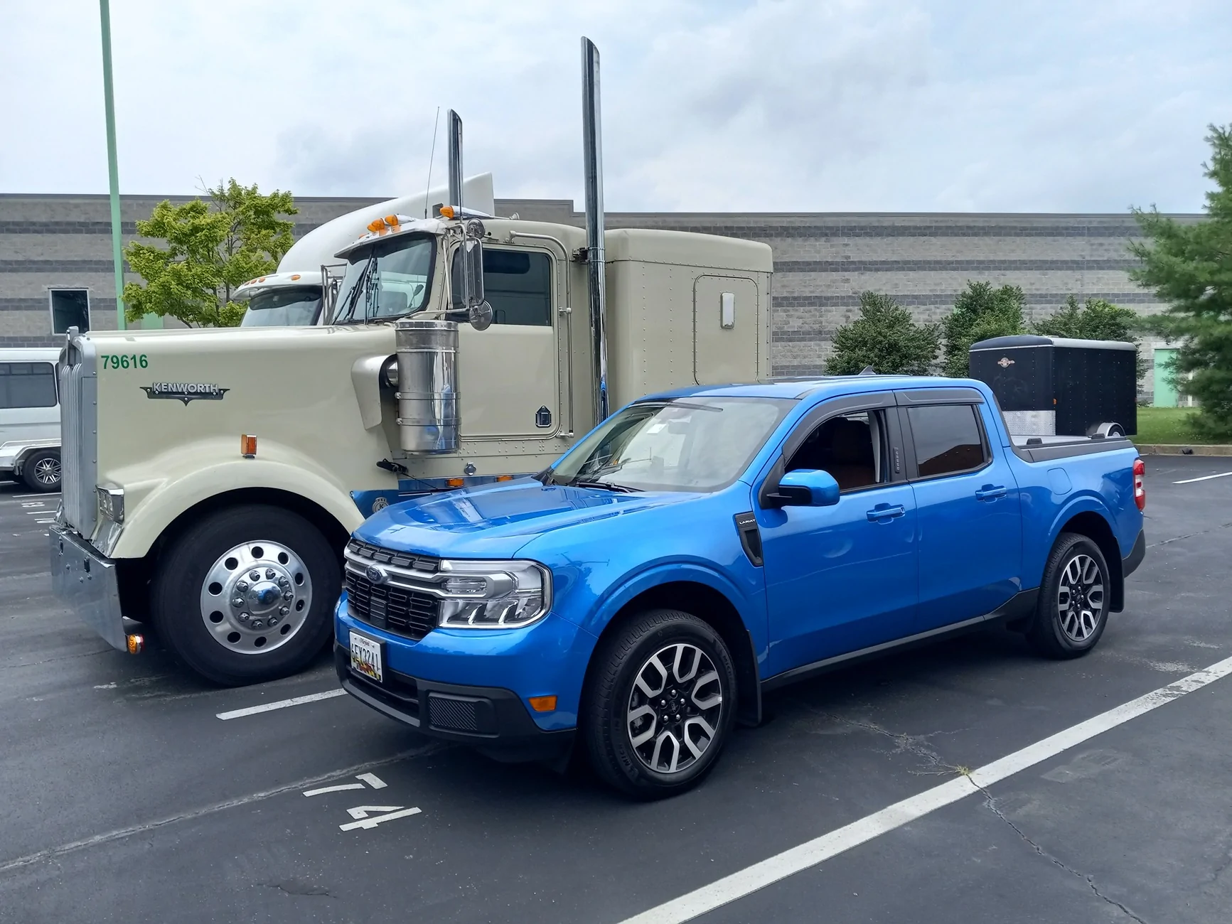 Ford Maverick Post your Maverick next to ridiculously large trucks - photos thread 20220717_152236