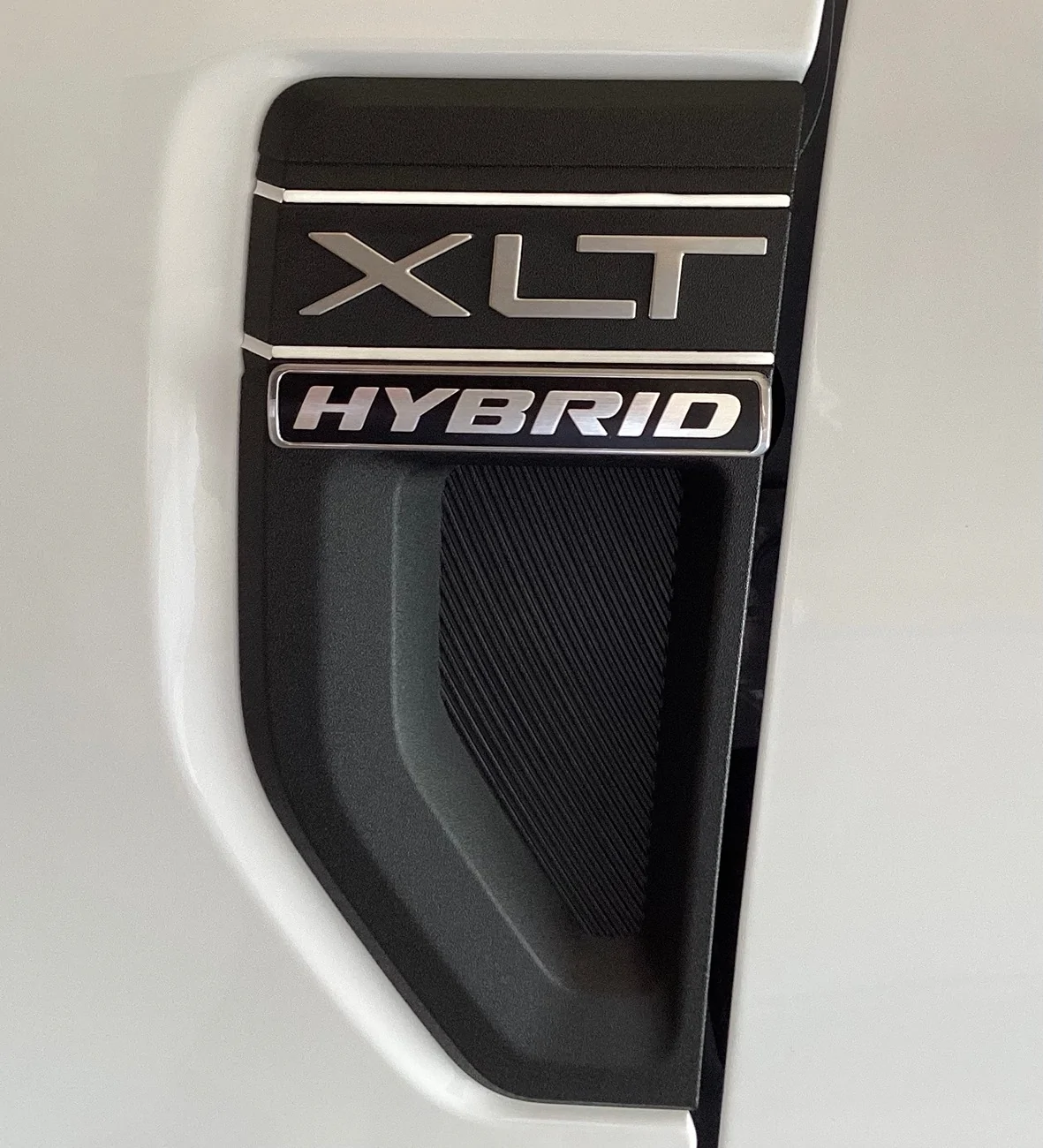 Ford Maverick Hybrid badge IMG_0418