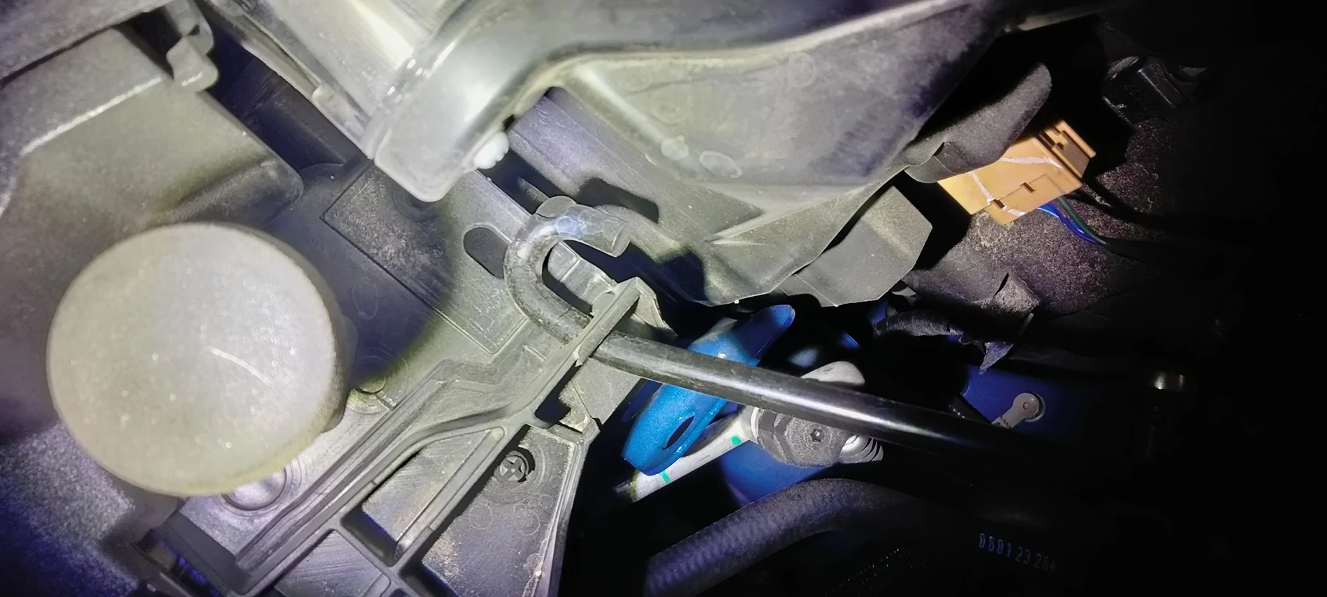 Ford Maverick Hood prop too short IMG20260313201321