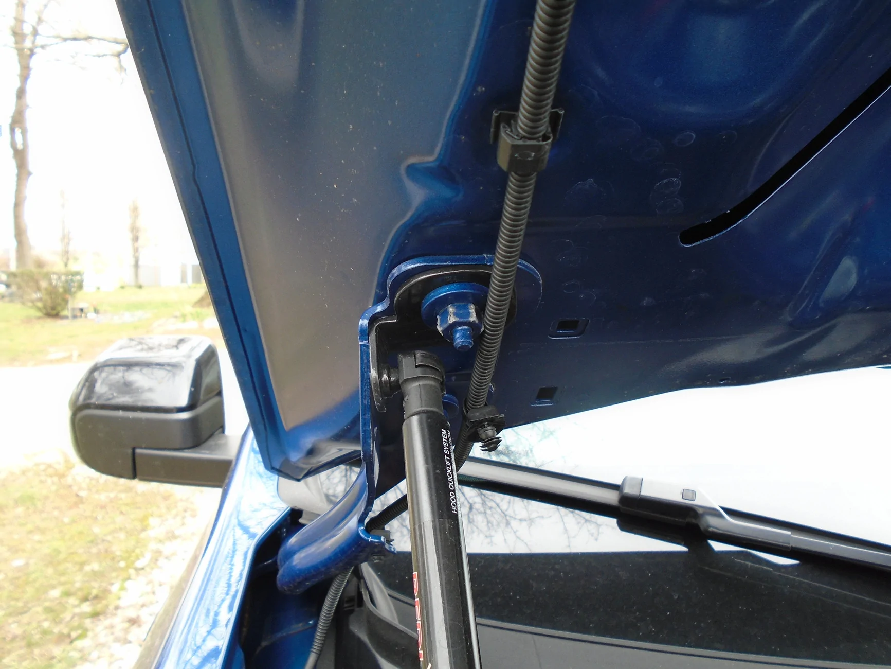 Ford Maverick Question on installing Redline hood struts DSC00389